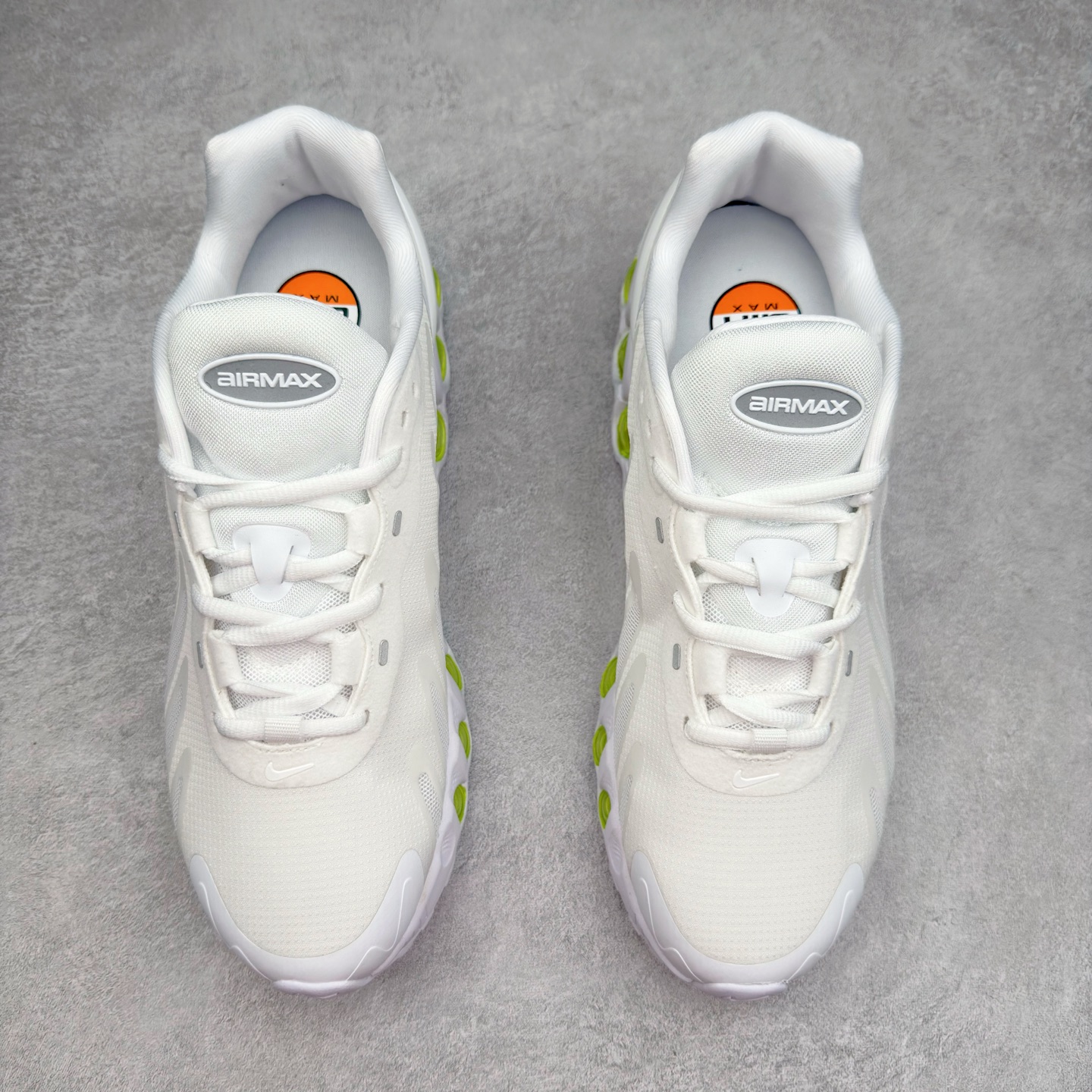 图片[2]-NK Air Max DN8 全掌科技气垫缓震运动跑鞋 FQ7860-038 DN8的核心亮点在于其八腔气垫结构 根据不同部位设定的气压值专为行走设计 提供卓越的舒适感 鞋面的设计让人联想到上世纪90年代末至2000年代初的多款Air Max 中底上系列圆形孔洞引发了热议 不少人将其与竞争品牌的缓震技术进行比较 例如K-SWISS 2010年代初推出的Tubes技 及以多孔鞋底闻名的品牌 尺码：36 36.5 37.5 38 38.5 39 40 40.5 41 42 42.5 43 44 44.5 45-选品中心