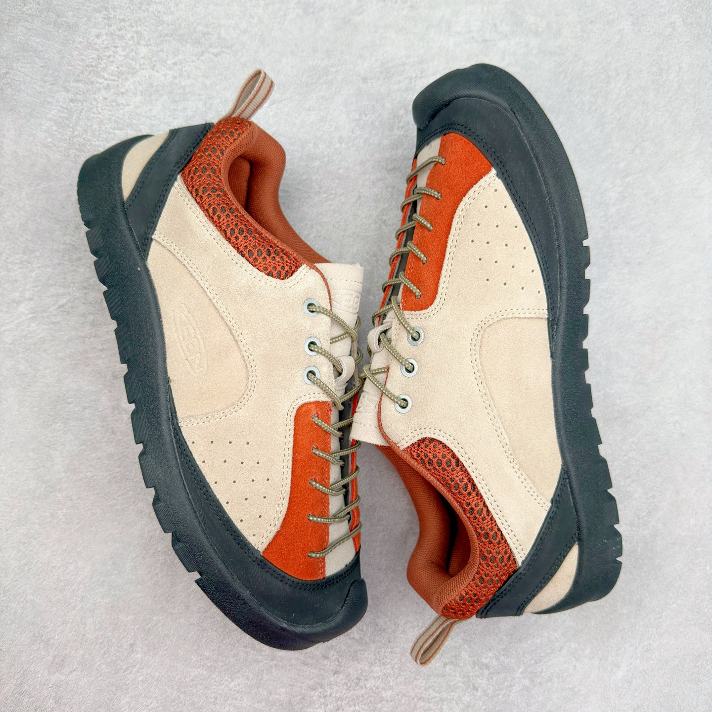 图片[3]-＃福利特价 Keen Jasper Rocks SP 美国人气户外品牌-科恩贾斯珀都市系列复古低帮系带户外风露营徒步登山运动训练鞋 原楦型开发纸版 采用固色翻毛皮鞋面材质 内嵌高密度EVA发泡缓震脚垫 外置一体式包裹防滑防剐蹭耐磨橡胶大底 向经典的90年代致敬 山系神级鞋履 尺码：35.5 36 37 37.5 38 38.5 39 39.5 40 40.5 41 42 42.5 43 44 44.5 45 46-选品中心