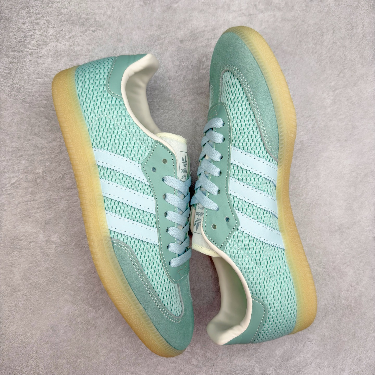 图片[3]-AD Original Samba OG 复古经典轻便板鞋 JI3179 这款桑巴鞋展示了高质量的工艺 带有装饰的超锁缝制和无缝的手感 柔软、柔软的皮革造型和标志性的3条纹完成了精致的外观 正规合身鞋带 鞋面上有绒面鞋垫 橡胶鞋底 享受正畸套筒软感 自50年代首次亮相以来就一直在赢得粉丝的青睐 尺码：36 36.5 37.5 38 38.5 39 40 40.5 41 42 42.5 43 44 44.5 45-选品中心