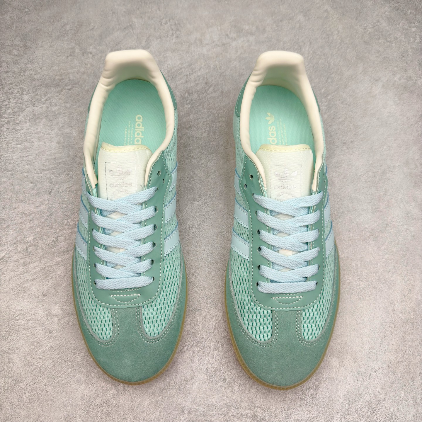 图片[2]-AD Original Samba OG 复古经典轻便板鞋 JI3179 这款桑巴鞋展示了高质量的工艺 带有装饰的超锁缝制和无缝的手感 柔软、柔软的皮革造型和标志性的3条纹完成了精致的外观 正规合身鞋带 鞋面上有绒面鞋垫 橡胶鞋底 享受正畸套筒软感 自50年代首次亮相以来就一直在赢得粉丝的青睐 尺码：36 36.5 37.5 38 38.5 39 40 40.5 41 42 42.5 43 44 44.5 45-选品中心