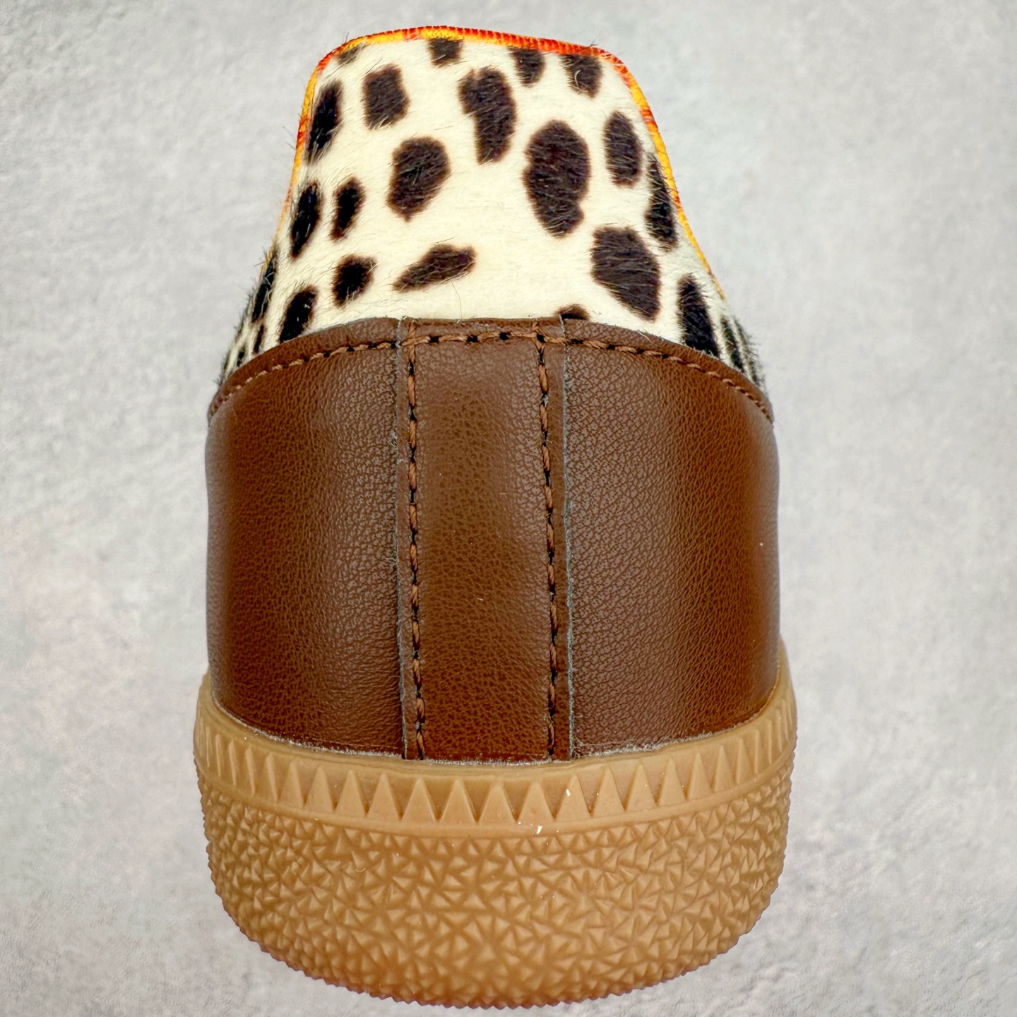 图片[8]-AD Original Samba OG 复古经典轻便板鞋 JI3098 这款桑巴鞋展示了高质量的工艺 带有装饰的超锁缝制和无缝的手感 柔软、柔软的皮革造型和标志性的3条纹完成了精致的外观 正规合身鞋带 鞋面上有绒面鞋垫 橡胶鞋底 享受正畸套筒软感 自50年代首次亮相以来就一直在赢得粉丝的青睐 尺码：36 36.5 37.5 38 38.5 39 40 40.5 41 42 42.5 43 44 44.5 45-选品中心