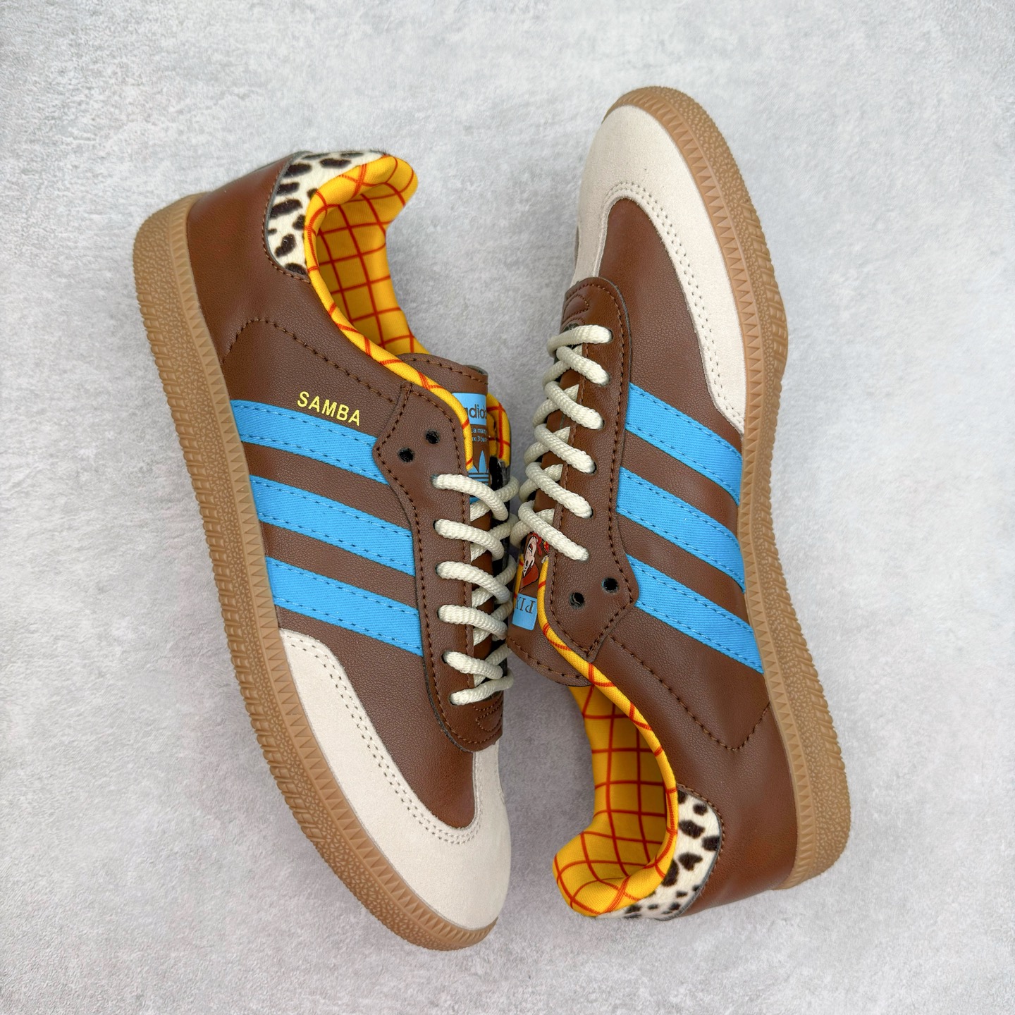 图片[3]-AD Original Samba OG 复古经典轻便板鞋 JI3098 这款桑巴鞋展示了高质量的工艺 带有装饰的超锁缝制和无缝的手感 柔软、柔软的皮革造型和标志性的3条纹完成了精致的外观 正规合身鞋带 鞋面上有绒面鞋垫 橡胶鞋底 享受正畸套筒软感 自50年代首次亮相以来就一直在赢得粉丝的青睐 尺码：36 36.5 37.5 38 38.5 39 40 40.5 41 42 42.5 43 44 44.5 45-选品中心