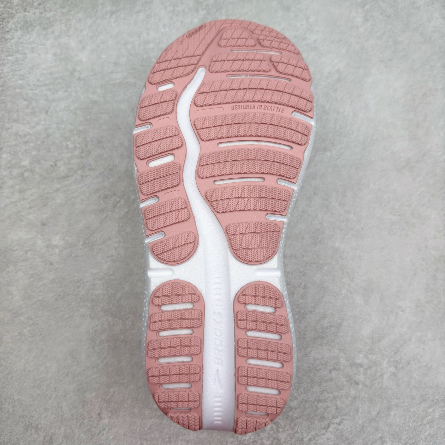 图片[9]-Brooks布鲁克斯 Ghost Max 2 运动舒适防滑耐磨低帮跑步鞋 实拍调校N版已经零色差零失真 百分百还原实物色彩所见即所得 不存在货不对板色差等低级问题 选购参考实物拍摄 不混卖不参货 只用心做好货严格选品 承诺混一赔十 尺码：36 36.5 37.5 38 38.5 39 40 40.5 41 42 42.5 43 44 44.5 45-选品中心