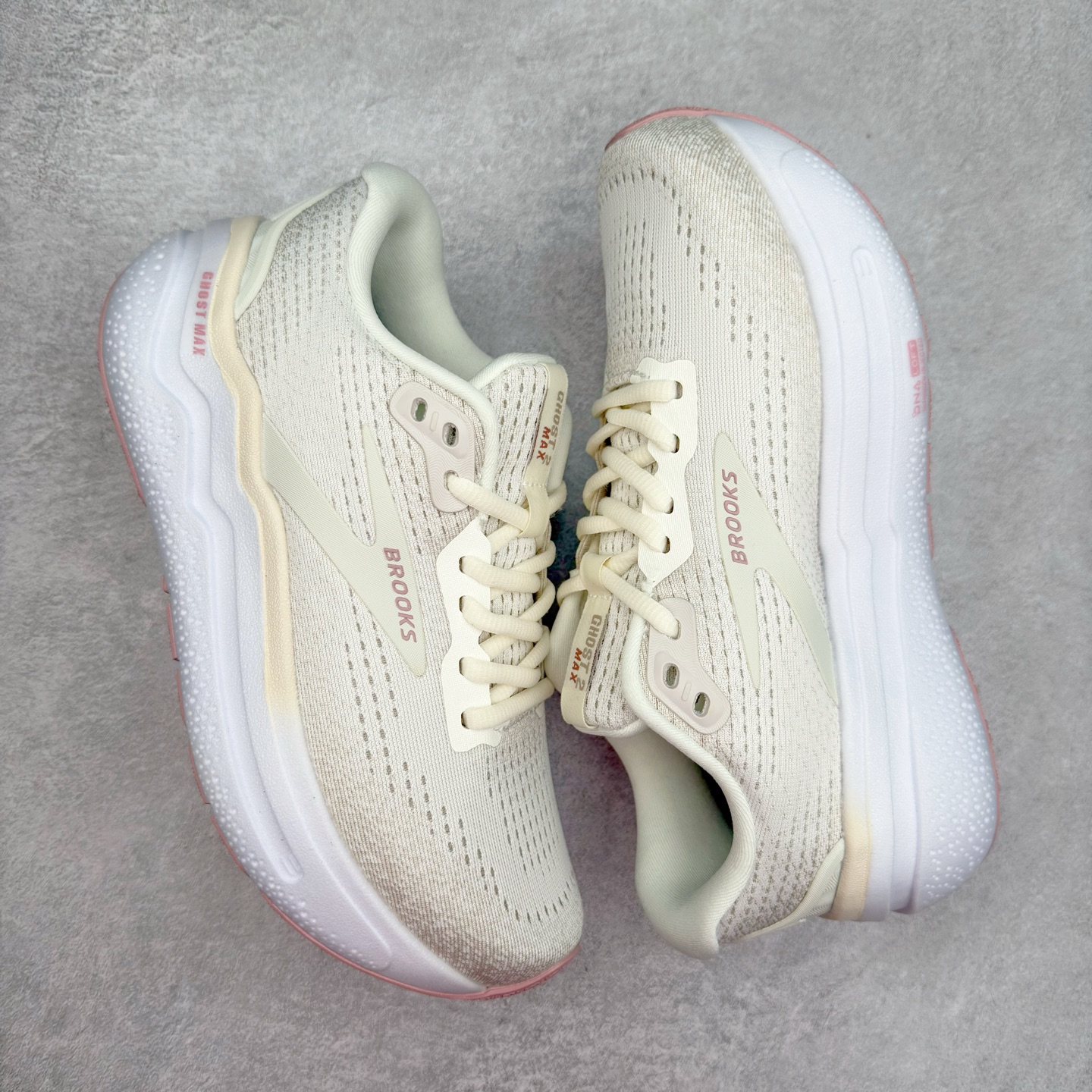 图片[3]-Brooks布鲁克斯 Ghost Max 2 运动舒适防滑耐磨低帮跑步鞋 实拍调校N版已经零色差零失真 百分百还原实物色彩所见即所得 不存在货不对板色差等低级问题 选购参考实物拍摄 不混卖不参货 只用心做好货严格选品 承诺混一赔十 尺码：36 36.5 37.5 38 38.5 39 40 40.5 41 42 42.5 43 44 44.5 45-选品中心