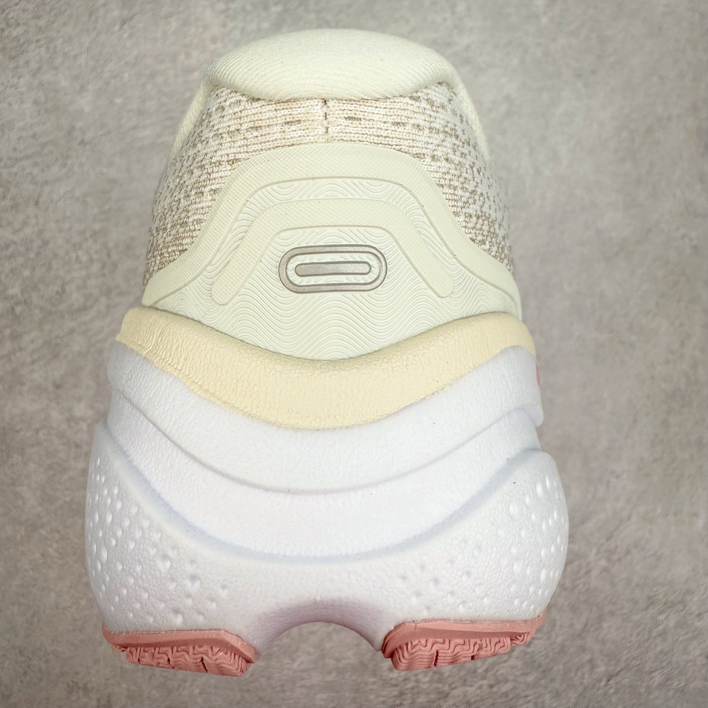 图片[8]-Brooks布鲁克斯 Ghost Max 2 运动舒适防滑耐磨低帮跑步鞋 实拍调校N版已经零色差零失真 百分百还原实物色彩所见即所得 不存在货不对板色差等低级问题 选购参考实物拍摄 不混卖不参货 只用心做好货严格选品 承诺混一赔十 尺码：36 36.5 37.5 38 38.5 39 40 40.5 41 42 42.5 43 44 44.5 45-选品中心