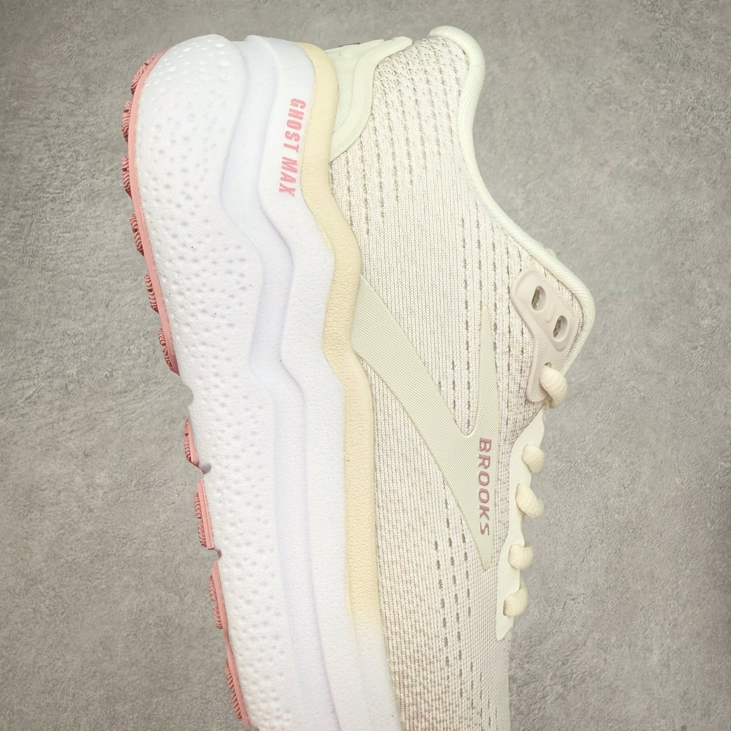 图片[6]-Brooks布鲁克斯 Ghost Max 2 运动舒适防滑耐磨低帮跑步鞋 实拍调校N版已经零色差零失真 百分百还原实物色彩所见即所得 不存在货不对板色差等低级问题 选购参考实物拍摄 不混卖不参货 只用心做好货严格选品 承诺混一赔十 尺码：36 36.5 37.5 38 38.5 39 40 40.5 41 42 42.5 43 44 44.5 45-选品中心