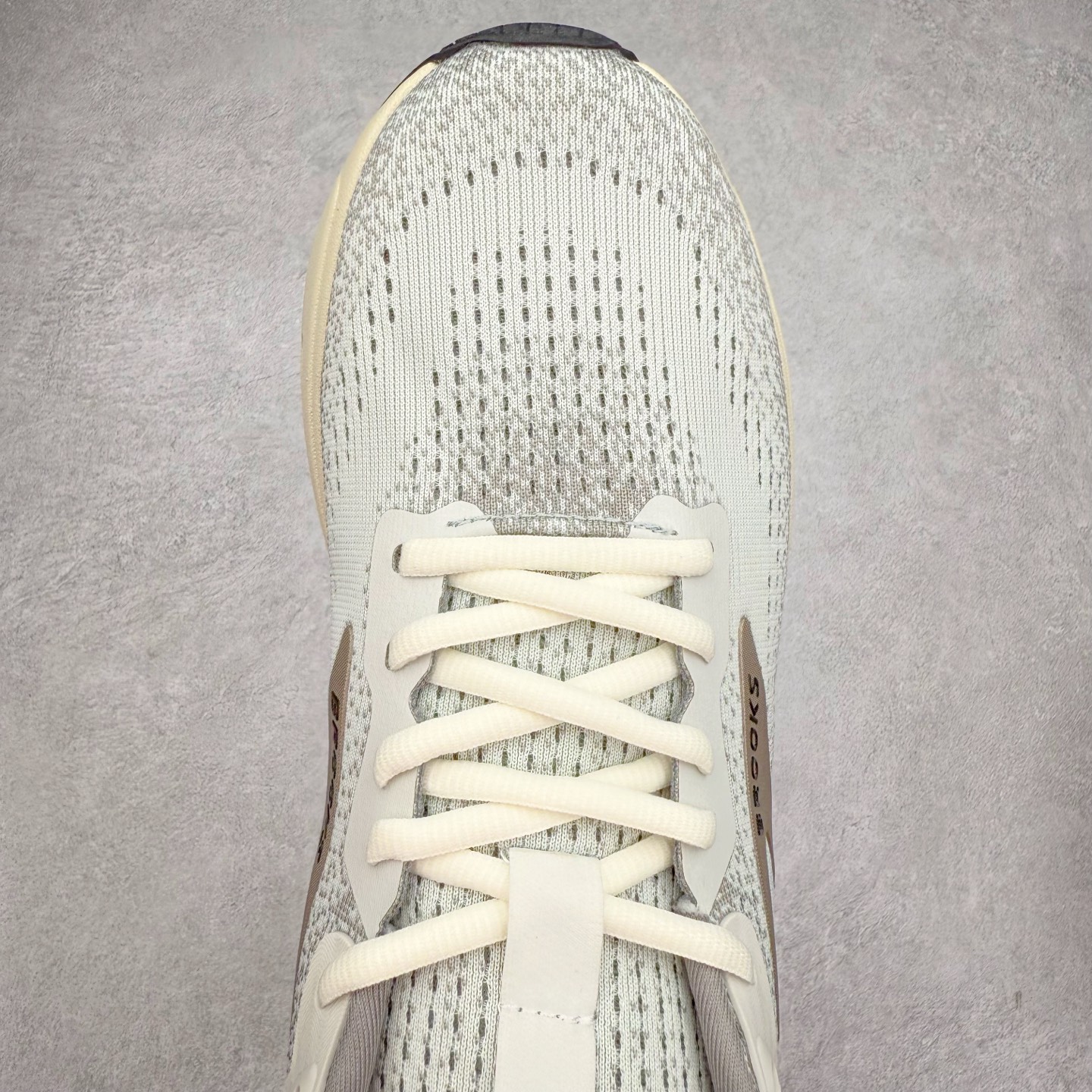 图片[4]-Brooks布鲁克斯 Ghost Max 2 运动舒适防滑耐磨低帮跑步鞋 实拍调校N版已经零色差零失真 百分百还原实物色彩所见即所得 不存在货不对板色差等低级问题 选购参考实物拍摄 不混卖不参货 只用心做好货严格选品 承诺混一赔十 尺码：36 36.5 37.5 38 38.5 39 40 40.5 41 42 42.5 43 44 44.5 45-选品中心