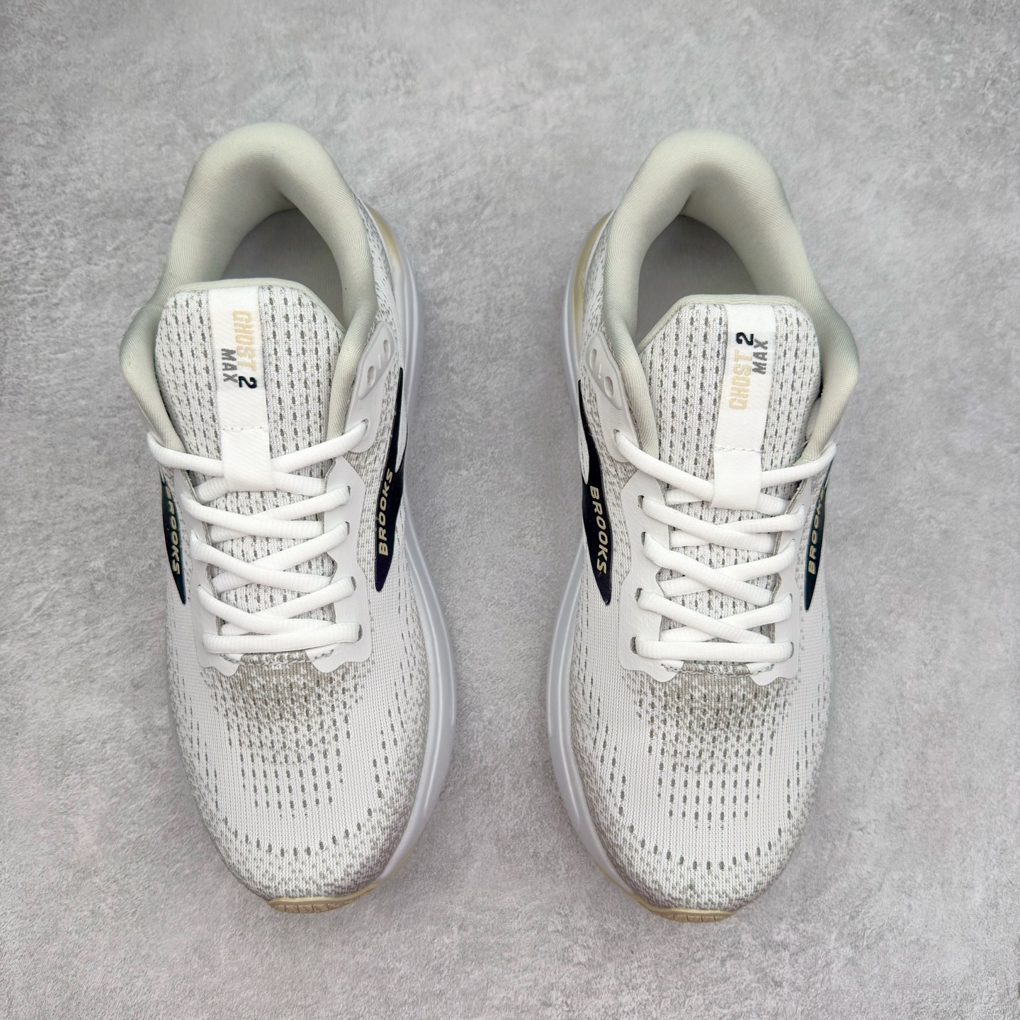 图片[2]-Brooks布鲁克斯 Ghost Max 2 运动舒适防滑耐磨低帮跑步鞋 实拍调校N版已经零色差零失真 百分百还原实物色彩所见即所得 不存在货不对板色差等低级问题 选购参考实物拍摄 不混卖不参货 只用心做好货严格选品 承诺混一赔十 尺码：36 36.5 37.5 38 38.5 39 40 40.5 41 42 42.5 43 44 44.5 45-选品中心