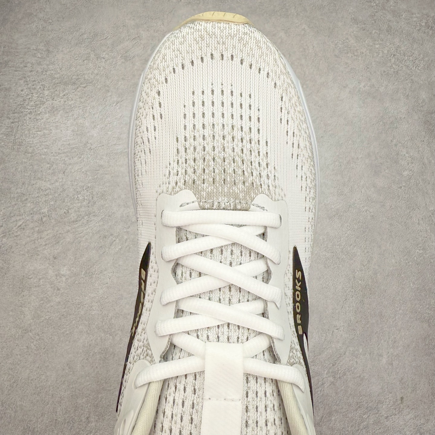 图片[4]-Brooks布鲁克斯 Ghost Max 2 运动舒适防滑耐磨低帮跑步鞋 实拍调校N版已经零色差零失真 百分百还原实物色彩所见即所得 不存在货不对板色差等低级问题 选购参考实物拍摄 不混卖不参货 只用心做好货严格选品 承诺混一赔十 尺码：36 36.5 37.5 38 38.5 39 40 40.5 41 42 42.5 43 44 44.5 45-选品中心