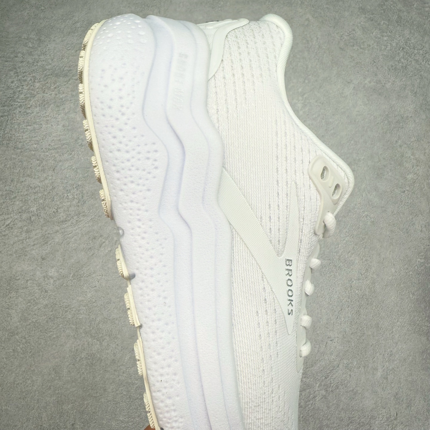 图片[6]-Brooks布鲁克斯 Ghost Max 2 运动舒适防滑耐磨低帮跑步鞋 实拍调校N版已经零色差零失真 百分百还原实物色彩所见即所得 不存在货不对板色差等低级问题 选购参考实物拍摄 不混卖不参货 只用心做好货严格选品 承诺混一赔十 尺码：36 36.5 37.5 38 38.5 39 40 40.5 41 42 42.5 43 44 44.5 45-选品中心