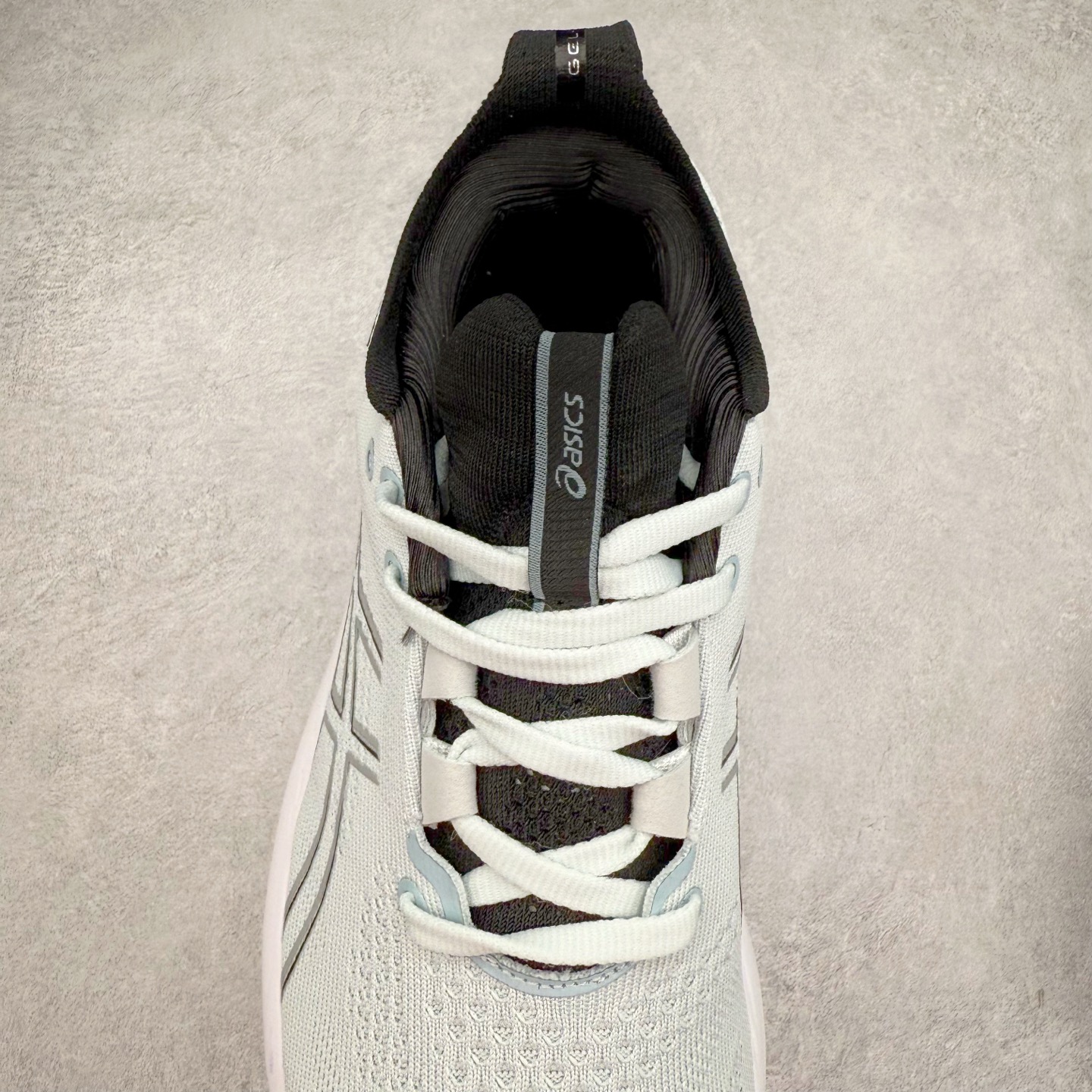 图片[5]-Asics GEL-Nimbus 27 亚瑟士缓震跑鞋 近年复古风潮的势头很旺 ASICS一直坚信保持身体的健康与活力是打造健康快乐的生活方式的最佳途径 ASICS为复古鞋型注入新设计 为玩家的街头穿搭提供了更多可能 GEL-NIMBUSTM9运动鞋最初是为中立和仰卧跑步者设计的长距离训练器 采用原始材料和关键细节重新设计 其Y2K时代的工业外观也被大胆的对比和色块所抵消 尺码：36 36.5 37.5 38 38.5 39 40 40.5 41.5 42 42.5 43.5 44 44.5 45-选品中心