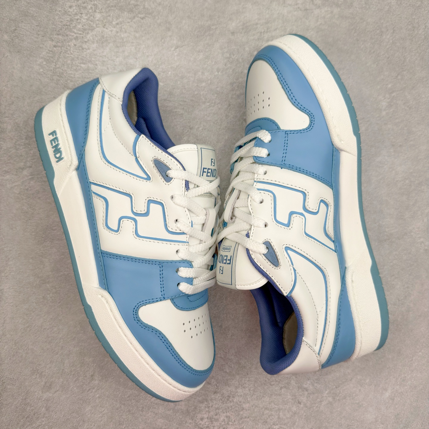 图片[3]-＃纯原 FENDI 芬迪 Match sneaters 魔术贴低帮运动鞋 独家定制 全身20几个细节点全部做到一致还原 吊打市面所有版本 独家原装套装配件官方同源 渠道原装订单 全套专柜包装物及配件#鞋底嵌入核心防伪芯片感应装置 FENDI芬迪match最新爆款情侣款运动鞋板鞋原版购入 高工艺无缝细空胶技术 贴楦误差0.05mm,鞋底采用固特异内外锁死工艺 最大限度弯折永不开胶 原鞋一致效果环保无味 鞋面采用麂皮和皮革拼接组合 logo内里采用毛巾绒里 上脚超级柔软 轻便 舒适搭配卫衣 尺码：35 36 37 38 39 40 41 42 43 44 45-选品中心