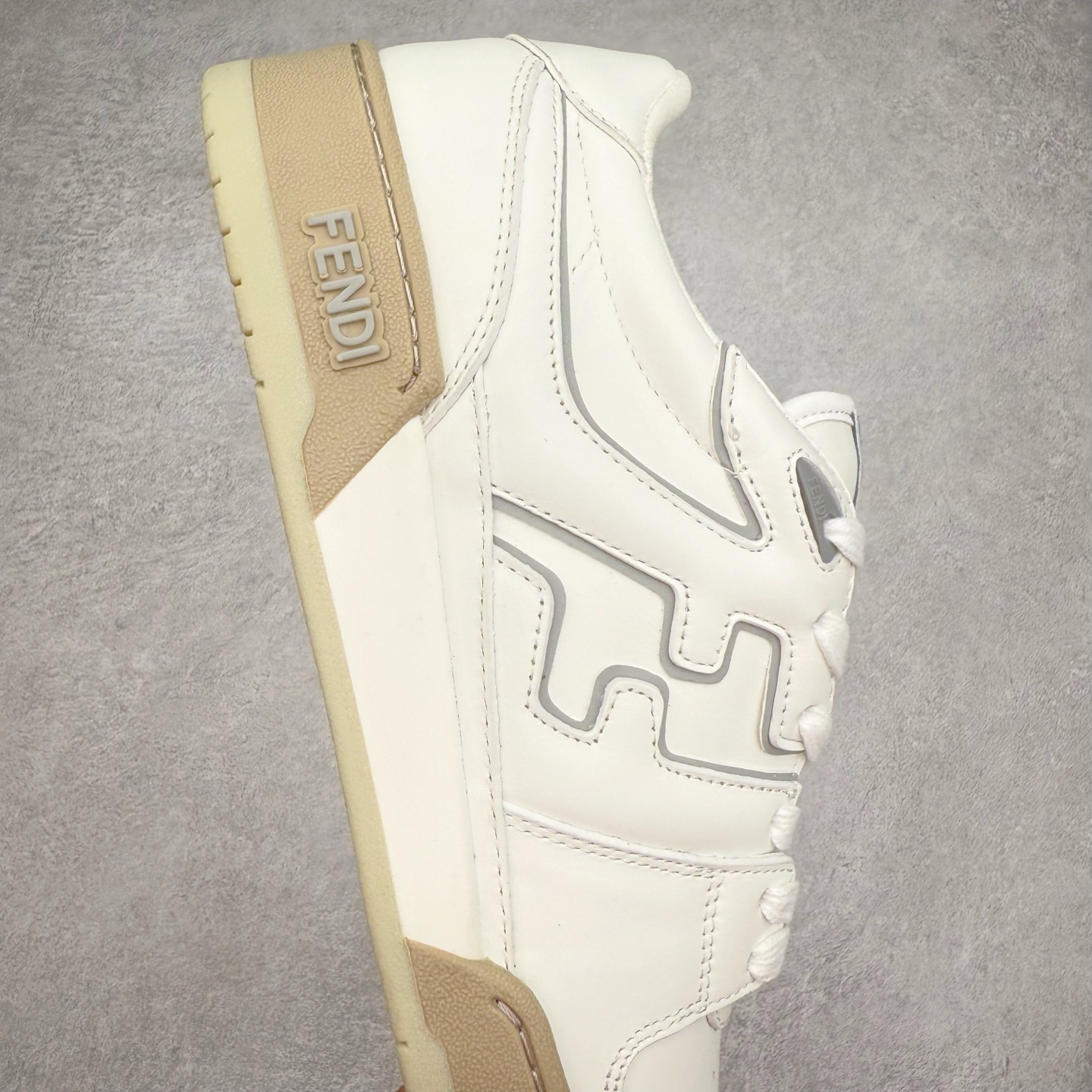 图片[6]-＃纯原 FENDI 芬迪 Match sneaters 魔术贴低帮运动鞋 独家定制 全身20几个细节点全部做到一致还原 吊打市面所有版本 独家原装套装配件官方同源 渠道原装订单 全套专柜包装物及配件#鞋底嵌入核心防伪芯片感应装置 FENDI芬迪match最新爆款情侣款运动鞋板鞋原版购入 高工艺无缝细空胶技术 贴楦误差0.05mm,鞋底采用固特异内外锁死工艺 最大限度弯折永不开胶 原鞋一致效果环保无味 鞋面采用麂皮和皮革拼接组合 logo内里采用毛巾绒里 上脚超级柔软 轻便 舒适搭配卫衣 尺码：35 36 37 38 39 40 41 42 43 44 45-选品中心