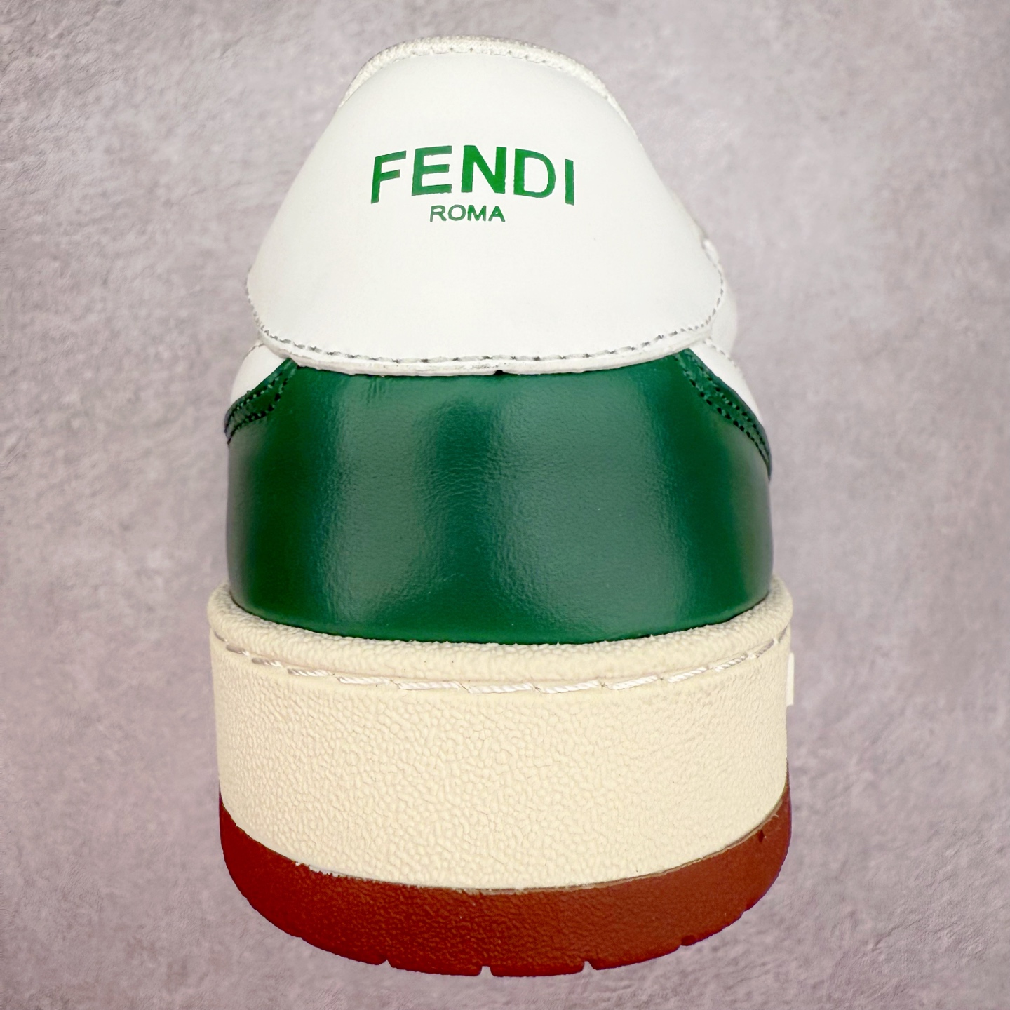 图片[8]-＃纯原 FENDI 芬迪 Match sneaters 魔术贴低帮运动鞋 独家定制 全身20几个细节点全部做到一致还原 吊打市面所有版本 独家原装套装配件官方同源 渠道原装订单 全套专柜包装物及配件#鞋底嵌入核心防伪芯片感应装置 FENDI芬迪match最新爆款情侣款运动鞋板鞋原版购入 高工艺无缝细空胶技术 贴楦误差0.05mm,鞋底采用固特异内外锁死工艺 最大限度弯折永不开胶 原鞋一致效果环保无味 鞋面采用麂皮和皮革拼接组合 logo内里采用毛巾绒里 上脚超级柔软 轻便 舒适搭配卫衣 尺码：35 36 37 38 39 40 41 42 43 44 45-选品中心