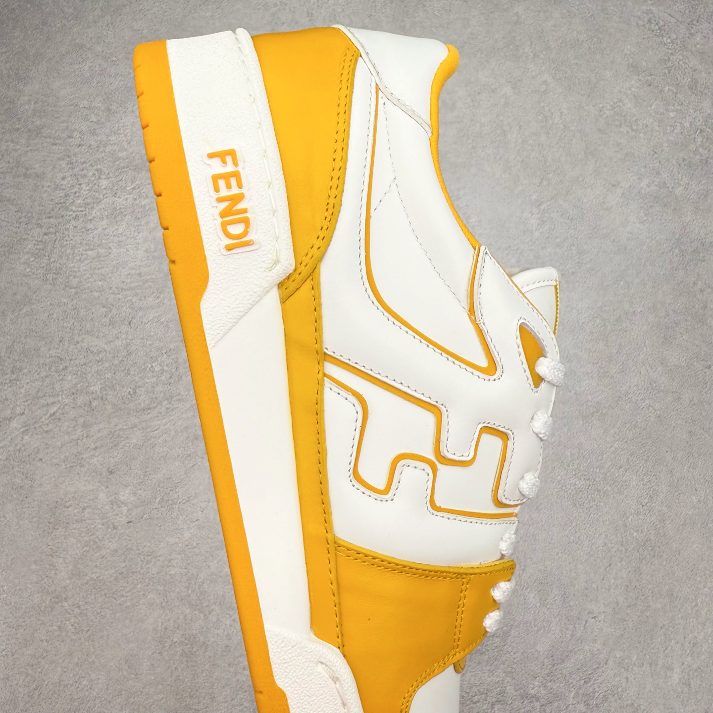 图片[6]-＃纯原 FENDI 芬迪 Match sneaters 魔术贴低帮运动鞋 独家定制 全身20几个细节点全部做到一致还原 吊打市面所有版本 独家原装套装配件官方同源 渠道原装订单 全套专柜包装物及配件#鞋底嵌入核心防伪芯片感应装置 FENDI芬迪match最新爆款情侣款运动鞋板鞋原版购入 高工艺无缝细空胶技术 贴楦误差0.05mm,鞋底采用固特异内外锁死工艺 最大限度弯折永不开胶 原鞋一致效果环保无味 鞋面采用麂皮和皮革拼接组合 logo内里采用毛巾绒里 上脚超级柔软 轻便 舒适搭配卫衣 尺码：35 36 37 38 39 40 41 42 43 44 45-选品中心