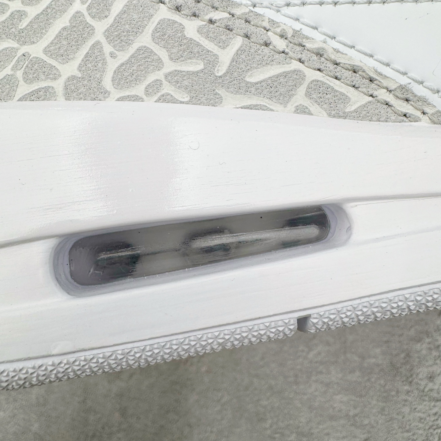 图片[14]-＃K版纯原 Air Jordan AJ3 Retro 纯白白猫 CT8532-111 原楦原纸板开发 确保原汁原味 原厂皮料质感色泽绝无偏差 完美中底拉帮 原厂中底钢印 原档案大底 如假白送 大底纹路 气垫通透度PU的回弹性均百分百还原 原厂电绣鞋舌飞人刺绣针数立体讲究精细欢迎对比正品原鞋 尺码：40 40.5 41 42 42.5 43 44 44.5 45 46 47.5-选品中心