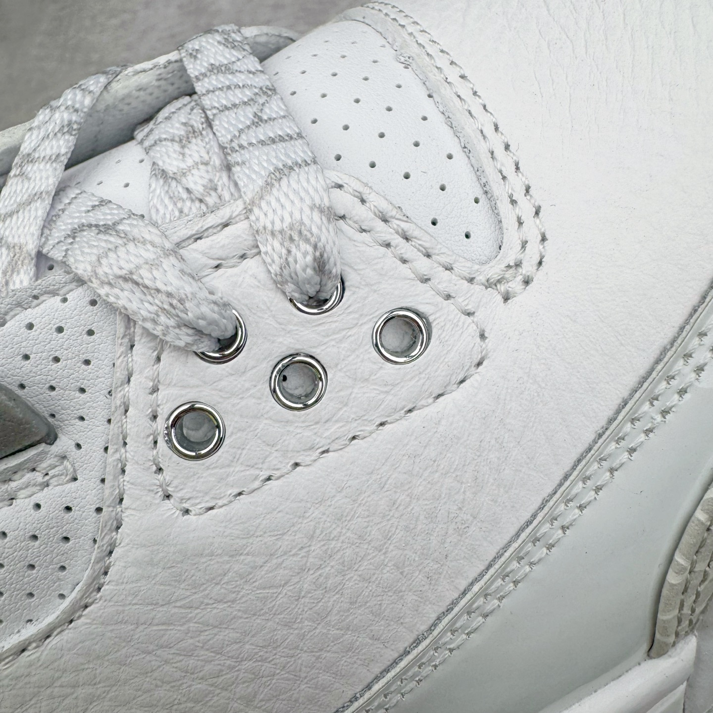 图片[18]-＃K版纯原 Air Jordan AJ3 Retro 纯白白猫 CT8532-111 原楦原纸板开发 确保原汁原味 原厂皮料质感色泽绝无偏差 完美中底拉帮 原厂中底钢印 原档案大底 如假白送 大底纹路 气垫通透度PU的回弹性均百分百还原 原厂电绣鞋舌飞人刺绣针数立体讲究精细欢迎对比正品原鞋 尺码：40 40.5 41 42 42.5 43 44 44.5 45 46 47.5-选品中心