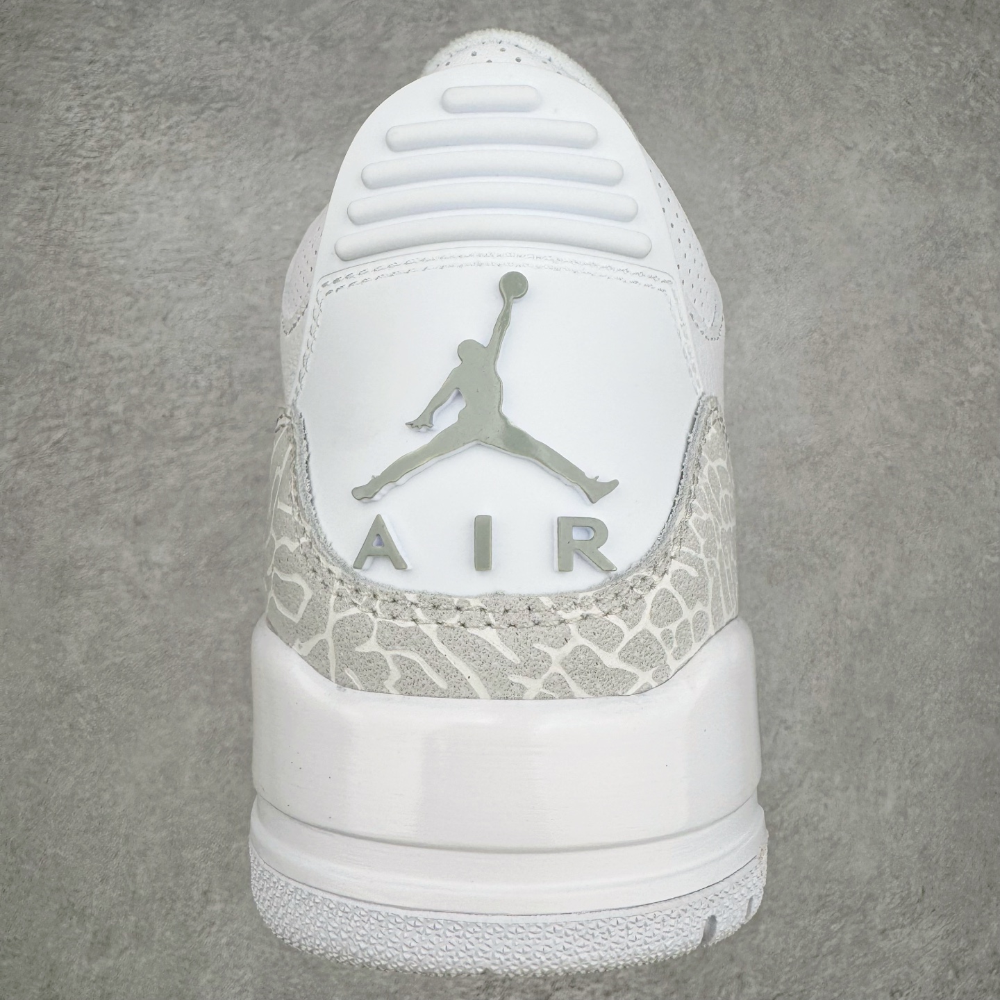 图片[8]-＃K版纯原 Air Jordan AJ3 Retro 纯白白猫 CT8532-111 原楦原纸板开发 确保原汁原味 原厂皮料质感色泽绝无偏差 完美中底拉帮 原厂中底钢印 原档案大底 如假白送 大底纹路 气垫通透度PU的回弹性均百分百还原 原厂电绣鞋舌飞人刺绣针数立体讲究精细欢迎对比正品原鞋 尺码：40 40.5 41 42 42.5 43 44 44.5 45 46 47.5-选品中心
