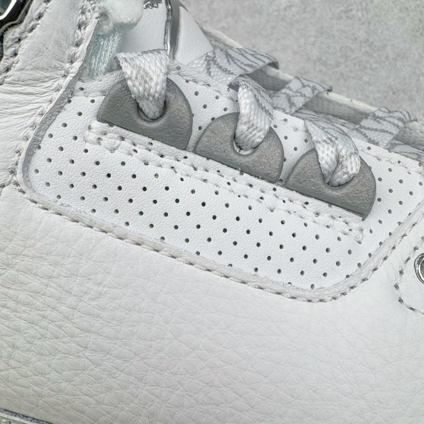 图片[17]-＃K版纯原 Air Jordan AJ3 Retro 纯白白猫 CT8532-111 原楦原纸板开发 确保原汁原味 原厂皮料质感色泽绝无偏差 完美中底拉帮 原厂中底钢印 原档案大底 如假白送 大底纹路 气垫通透度PU的回弹性均百分百还原 原厂电绣鞋舌飞人刺绣针数立体讲究精细欢迎对比正品原鞋 尺码：40 40.5 41 42 42.5 43 44 44.5 45 46 47.5-选品中心