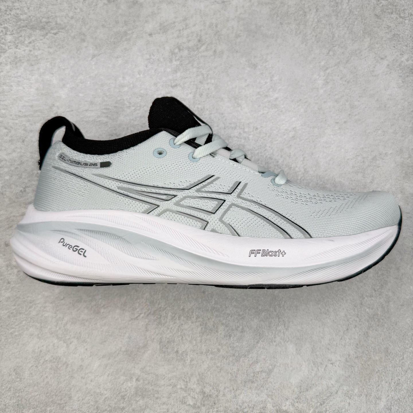 Asics GEL-Nimbus 27 亚瑟士缓震跑鞋 近年复古风潮的势头很旺 ASICS一直坚信保持身体的健康与活力是打造健康快乐的生活方式的最佳途径 ASICS为复古鞋型注入新设计 为玩家的街头穿搭提供了更多可能 GEL-NIMBUSTM9运动鞋最初是为中立和仰卧跑步者设计的长距离训练器 采用原始材料和关键细节重新设计 其Y2K时代的工业外观也被大胆的对比和色块所抵消 尺码：36 36.5 37.5 38 38.5 39 40 40.5 41.5 42 42.5 43.5 44 44.5 45-选品中心