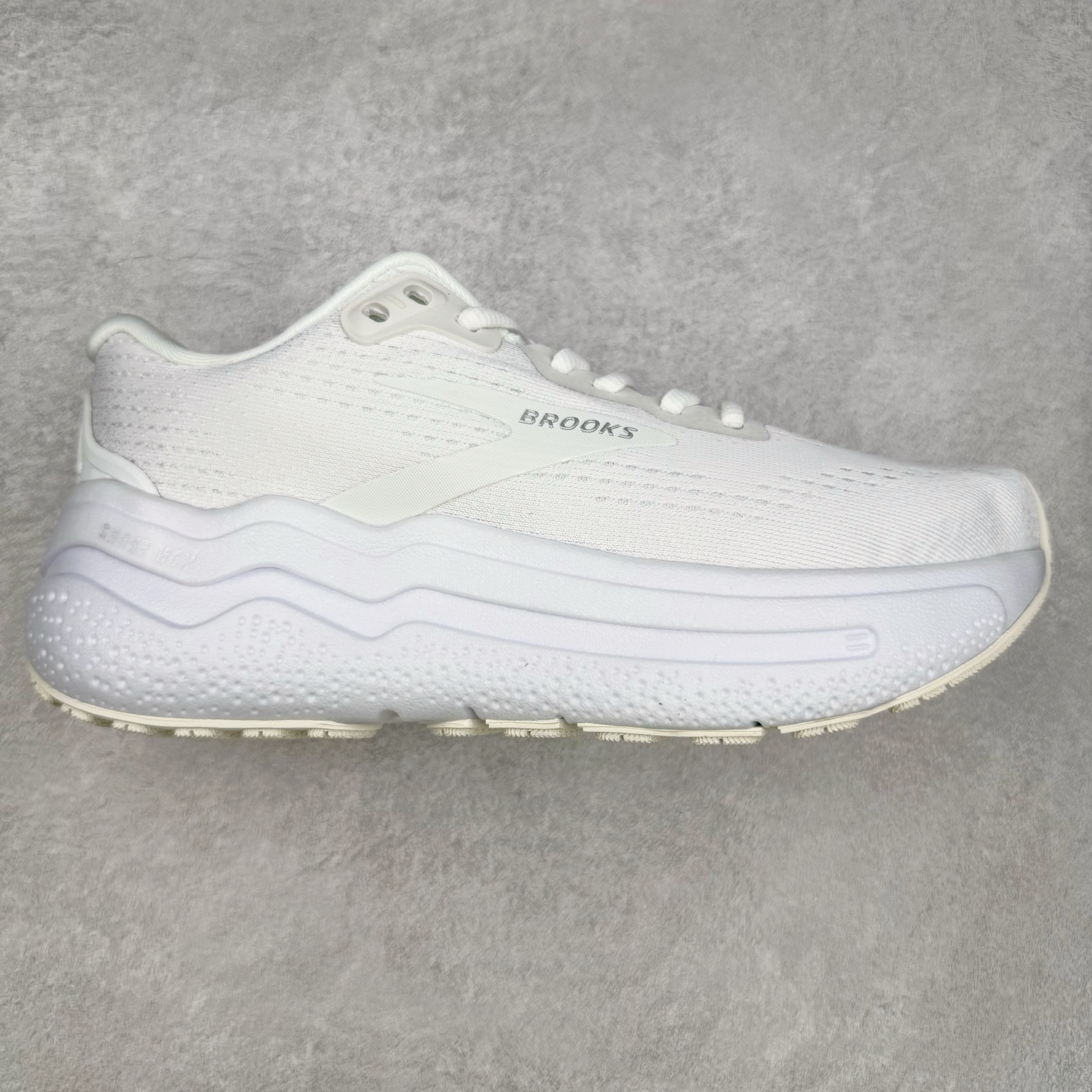 Brooks布鲁克斯 Ghost Max 2 运动舒适防滑耐磨低帮跑步鞋 实拍调校N版已经零色差零失真 百分百还原实物色彩所见即所得 不存在货不对板色差等低级问题 选购参考实物拍摄 不混卖不参货 只用心做好货严格选品 承诺混一赔十 尺码：36 36.5 37.5 38 38.5 39 40 40.5 41 42 42.5 43 44 44.5 45-选品中心