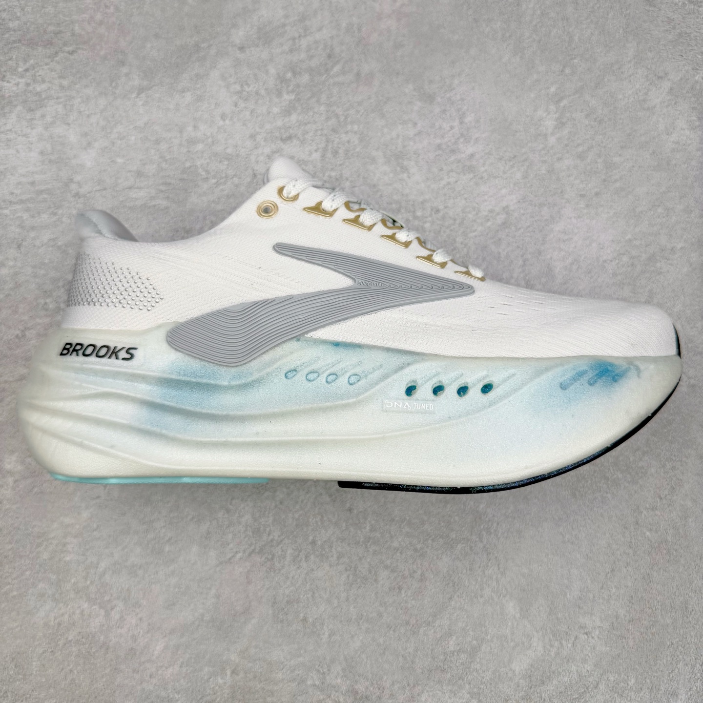 Brooks布鲁克斯 Glycerin max 舒适简约防滑耐磨 低帮跑步鞋 实拍调校N版已经零色差零失真 百分百还原实物色彩所见即所得 不存在货不对板色差等低级问题 选购参考实物拍摄 不混卖不参货 只用心做好货严格选品 承诺混一赔十 尺码:36 36.5 37.5 38 38.5 39 40 40.5 41 42 42.5 43 44 44.5 45-选品中心