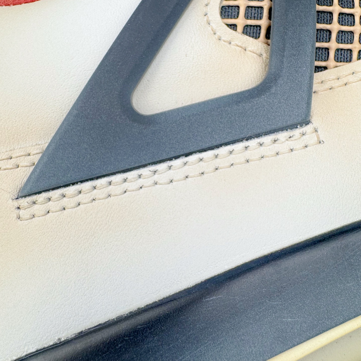 图片[15]-＃TG私人订单 Air Jordan AJ4 Retro 氧化做旧白红喷火龙 A9129-105 原纸板楦头开发 定制优质皮料 完美鞋型匹配公司货 正确TPU鞋舌锁扣 最新原厂底模 大底卡色咬花完美 鞋柜必备鞋款 终端现货供应 尺码：36 36.5 37.5 38 38.5 39 40 40.5 41 42 42.5 43 44 44.5 45 46 47.5-选品中心