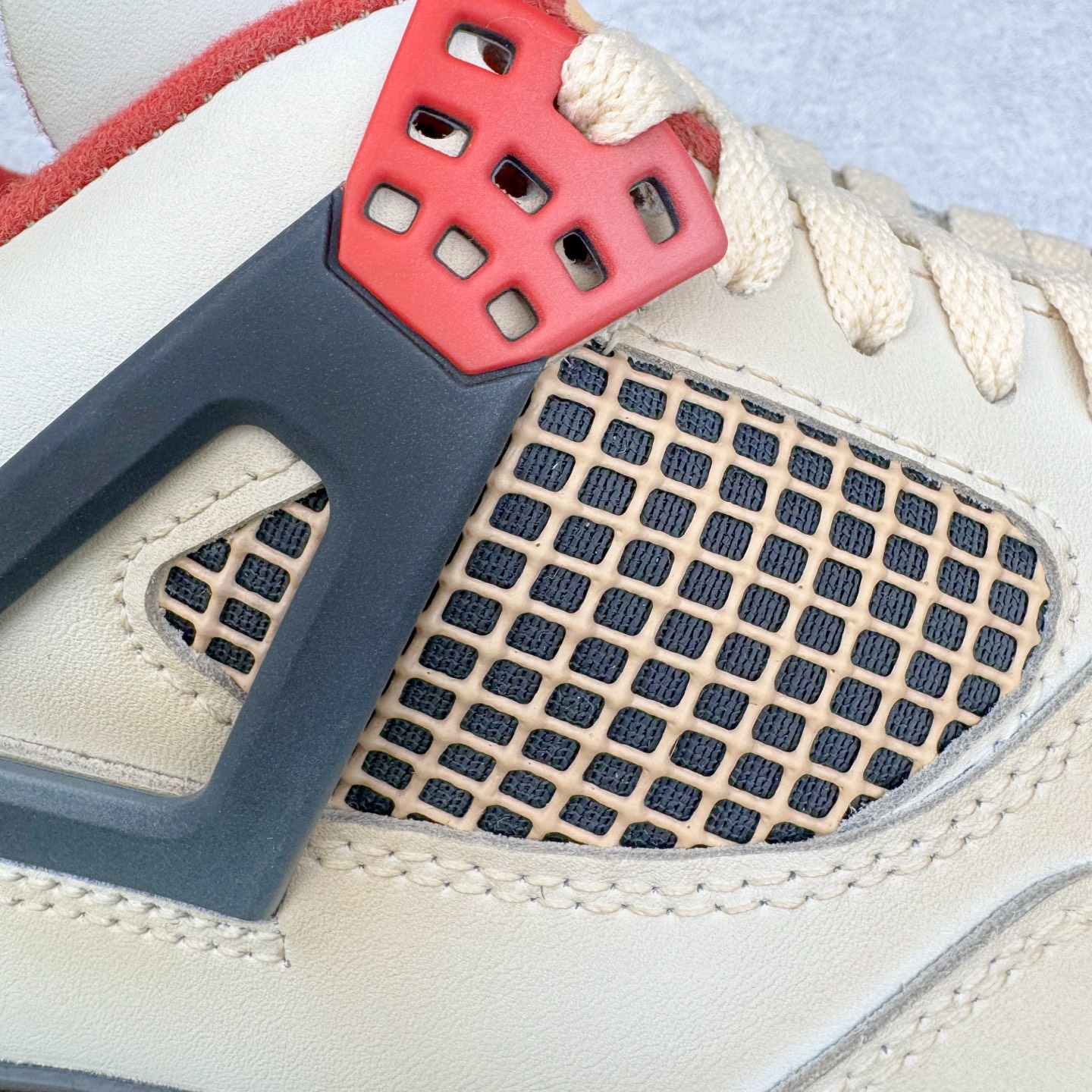 图片[17]-＃TG私人订单 Air Jordan AJ4 Retro 氧化做旧白红喷火龙 A9129-105 原纸板楦头开发 定制优质皮料 完美鞋型匹配公司货 正确TPU鞋舌锁扣 最新原厂底模 大底卡色咬花完美 鞋柜必备鞋款 终端现货供应 尺码：36 36.5 37.5 38 38.5 39 40 40.5 41 42 42.5 43 44 44.5 45 46 47.5-选品中心