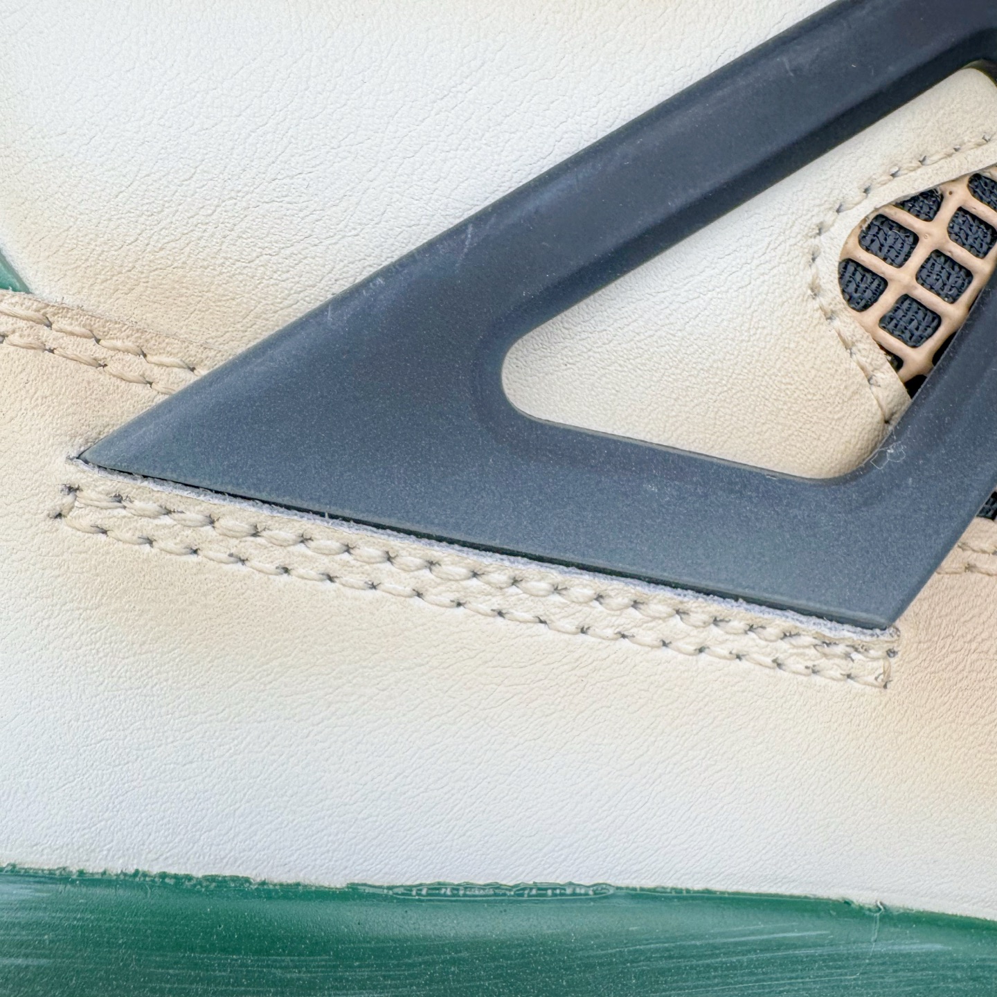 图片[15]-＃TG私人订单 Air Jordan AJ4 Retro 氧化做旧白绿妙蛙种子 DC7770-106 原纸板楦头开发 定制优质皮料 完美鞋型匹配公司货 正确TPU鞋舌锁扣 最新原厂底模 大底卡色咬花完美 鞋柜必备鞋款 终端现货供应 尺码：36 36.5 37.5 38 38.5 39 40 40.5 41 42 42.5 43 44 44.5 45 46 47.5-选品中心