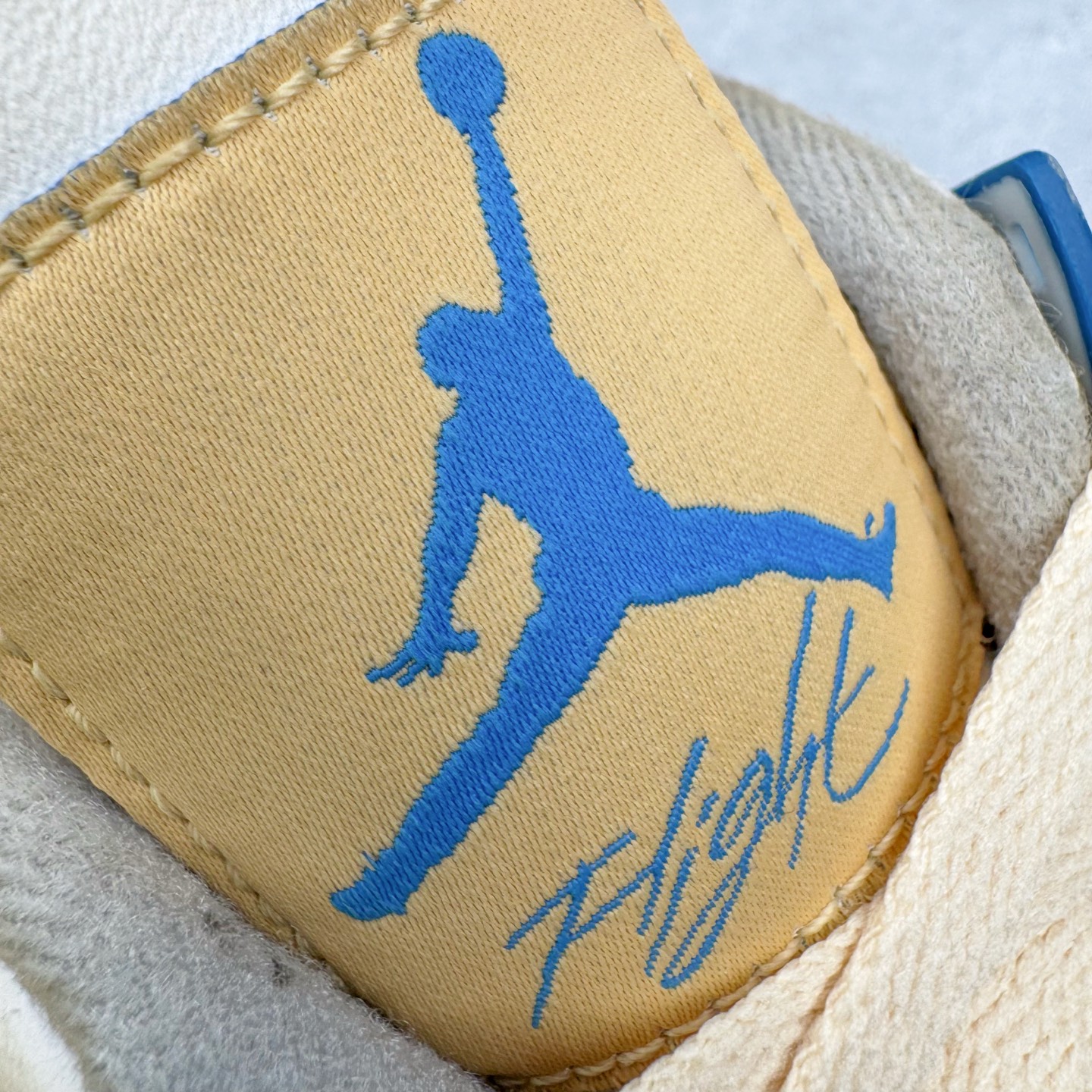 图片[12]-＃TG私人订单 Air Jordan AJ4 Retro 氧化做旧白蓝 杰尼龟 308497-105 原纸板楦头开发 定制优质皮料 完美鞋型匹配公司货 正确TPU鞋舌锁扣 最新原厂底模 大底卡色咬花完美 鞋柜必备鞋款 终端现货供应 尺码：36 36.5 37.5 38 38.5 39 40 40.5 41 42 42.5 43 44 44.5 45 46 47.5-选品中心