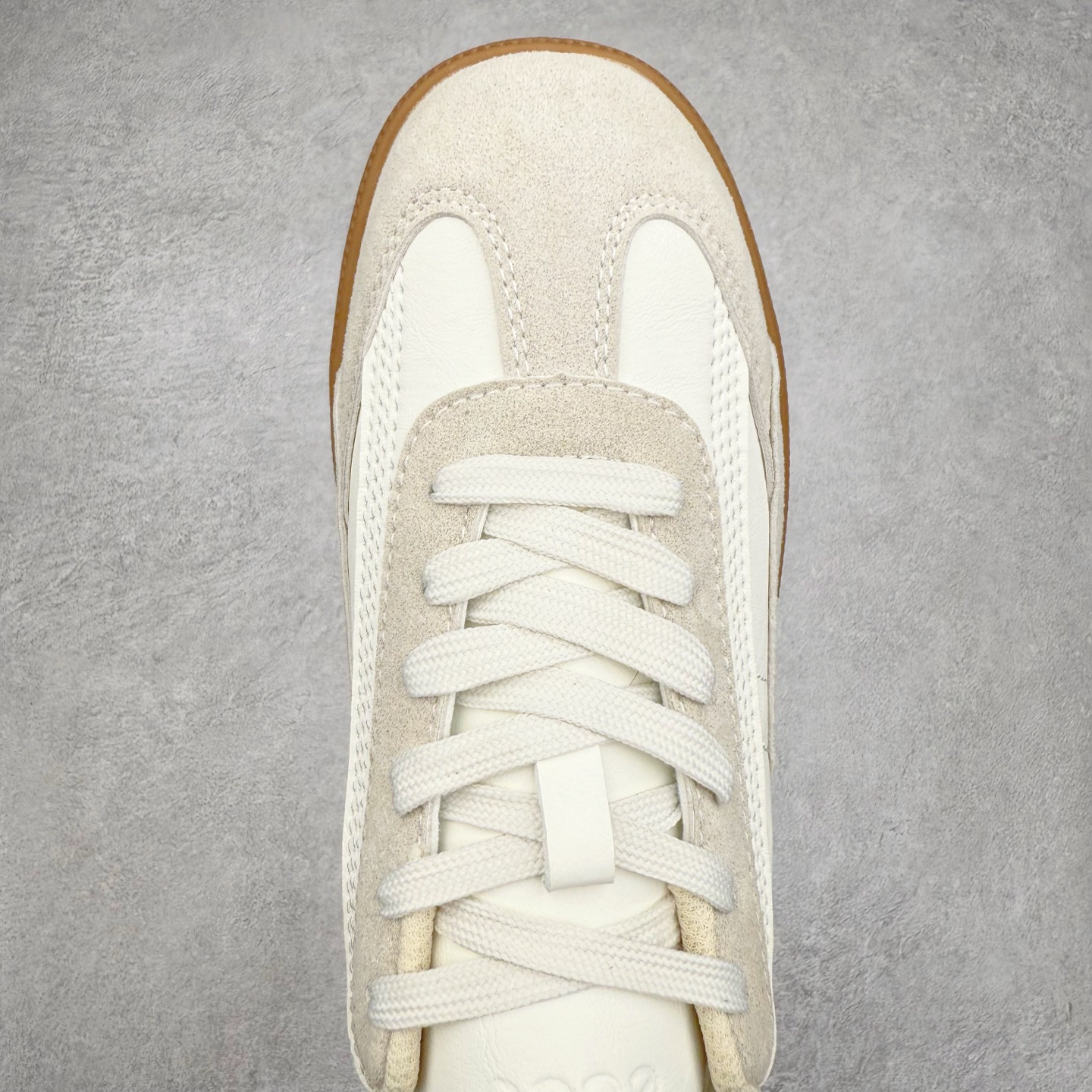 图片[4]-ECCO爱步舒适休闲板鞋男 夏季时尚拼接德训鞋 柔酷零点系列 臻选皮革采用牛皮剖层与牛皮拼接鞋面 质感丰富，彰显个性 造型升级，重塑鞋型与线条 简约系带设计 可自由调节松紧 贴合脚型 鞋底采用PU鞋底 轻盈柔韧，舒适耐穿 融合怀旧元素与现代灵感 复古回潮 重塑经典 漫步都市，共赴恣意的闲暇时光 尺码：39 40 41 42 43 44（运动码）-选品中心