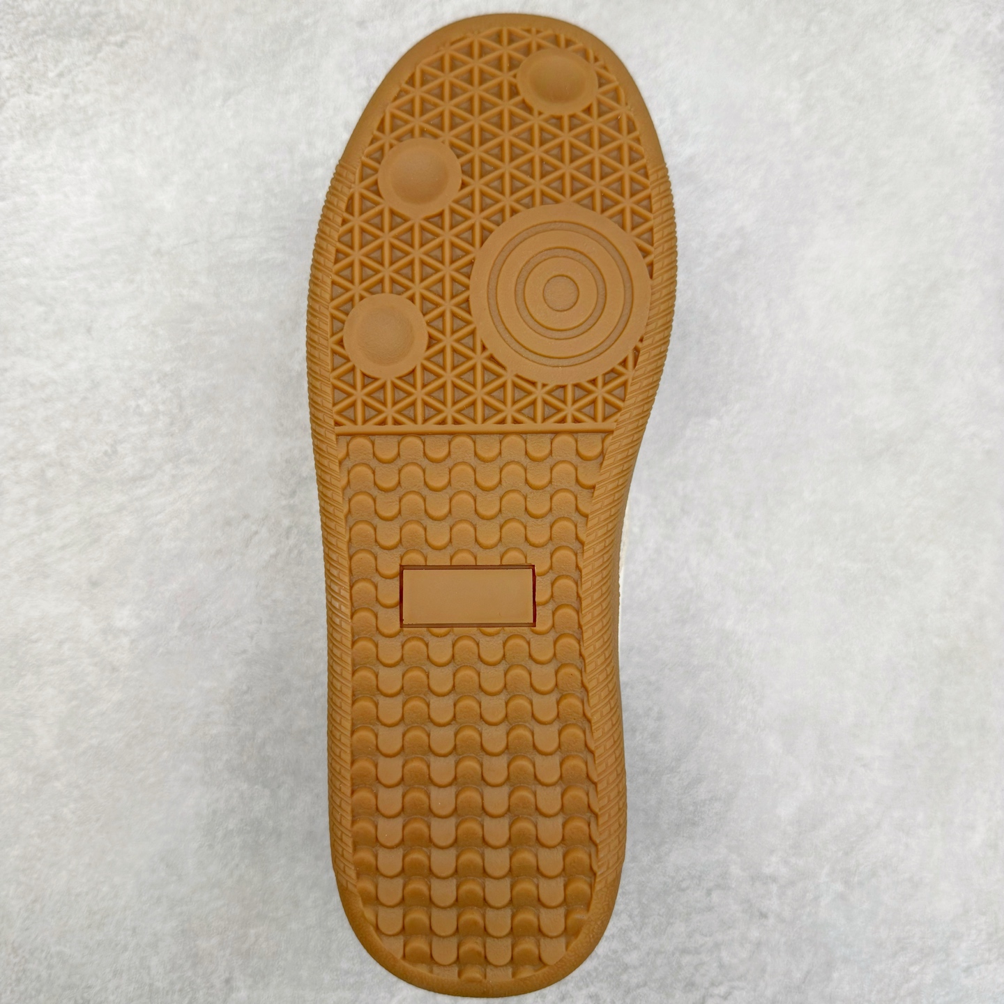 图片[9]-ECCO爱步舒适休闲板鞋男 夏季时尚拼接德训鞋 柔酷零点系列 臻选皮革采用牛皮剖层与牛皮拼接鞋面 质感丰富，彰显个性 造型升级，重塑鞋型与线条 简约系带设计 可自由调节松紧 贴合脚型 鞋底采用PU鞋底 轻盈柔韧，舒适耐穿 融合怀旧元素与现代灵感 复古回潮 重塑经典 漫步都市，共赴恣意的闲暇时光 尺码：39 40 41 42 43 44（运动码）-选品中心