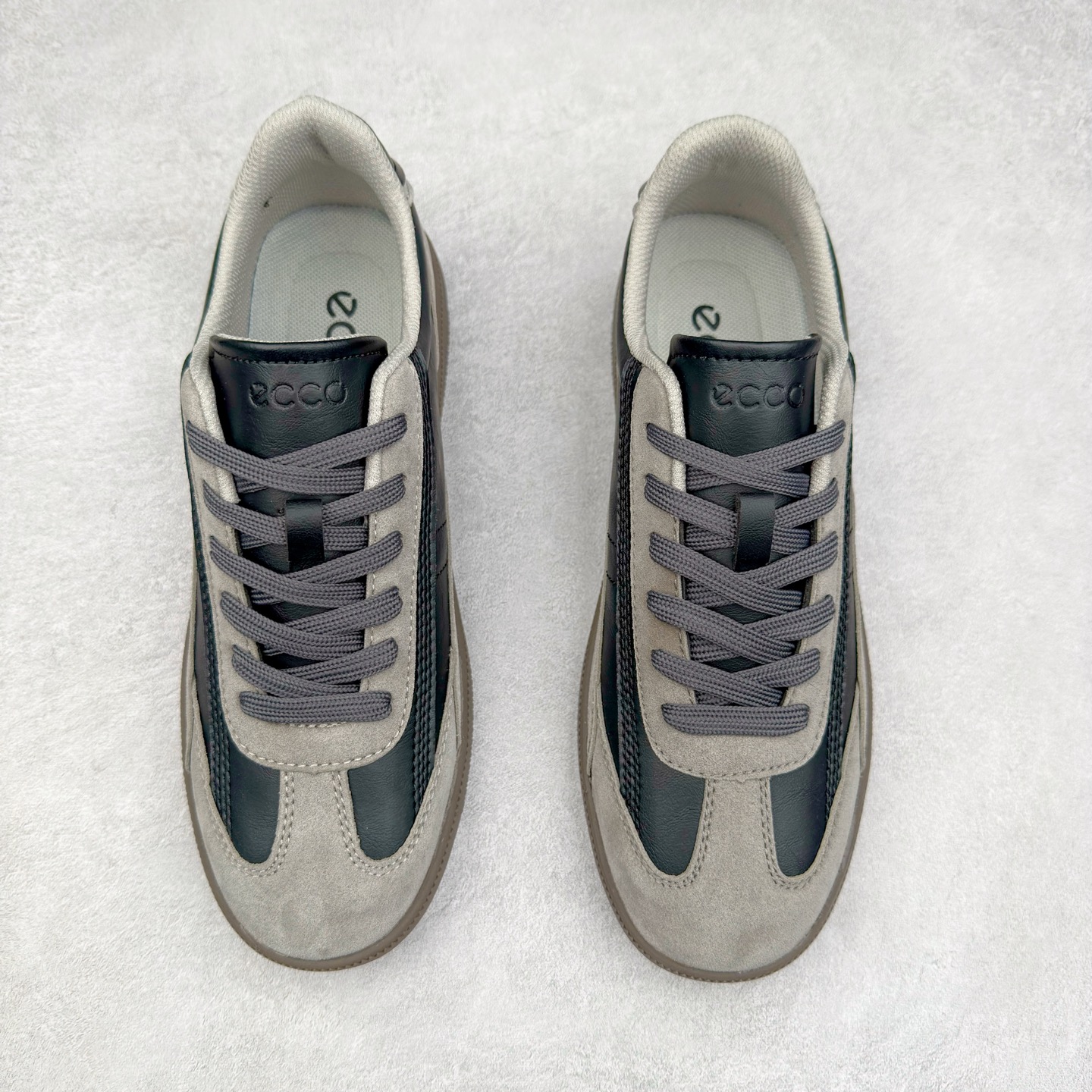 图片[2]-ECCO爱步舒适休闲板鞋男 夏季时尚拼接德训鞋 柔酷零点系列 臻选皮革采用牛皮剖层与牛皮拼接鞋面 质感丰富，彰显个性 造型升级，重塑鞋型与线条 简约系带设计 可自由调节松紧 贴合脚型 鞋底采用PU鞋底 轻盈柔韧，舒适耐穿 融合怀旧元素与现代灵感 复古回潮 重塑经典 漫步都市，共赴恣意的闲暇时光 尺码：39 40 41 42 43 44（运动码）-选品中心