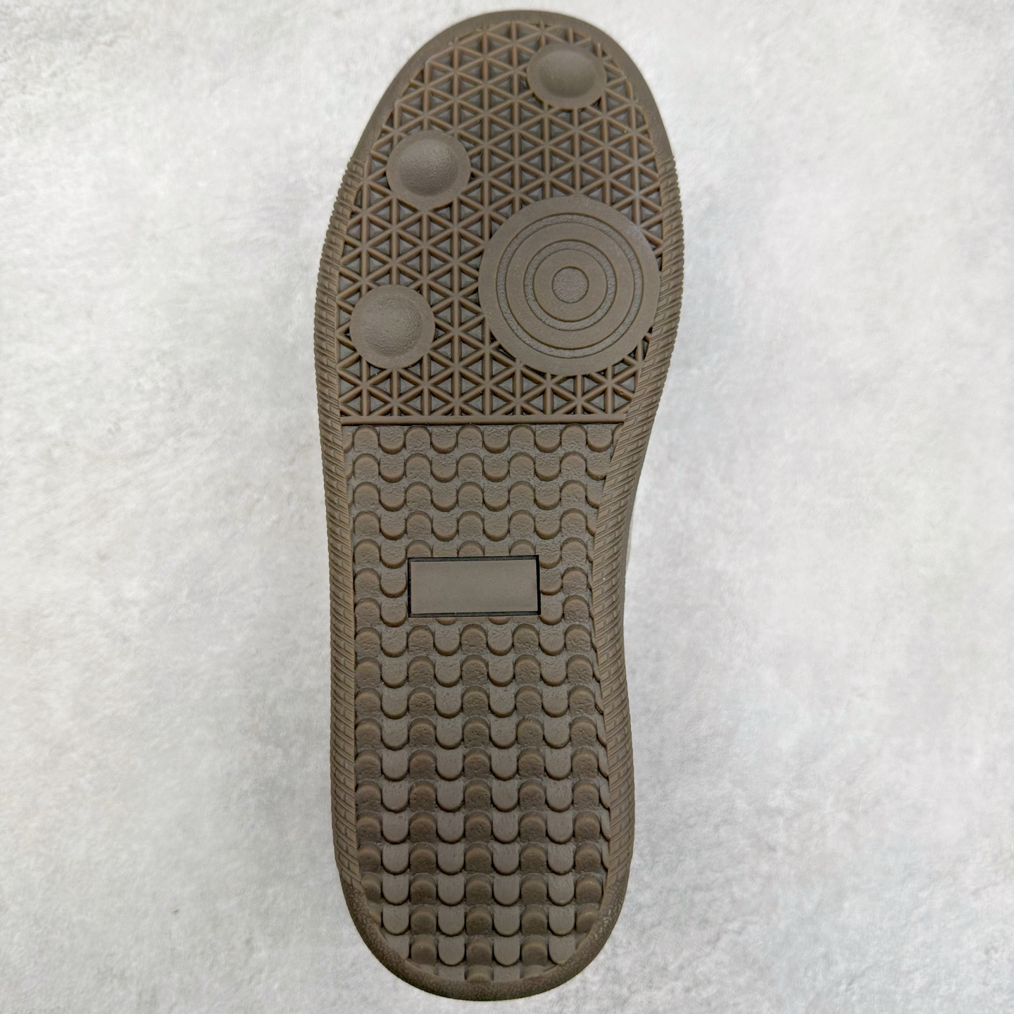 图片[9]-ECCO爱步舒适休闲板鞋男 夏季时尚拼接德训鞋 柔酷零点系列 臻选皮革采用牛皮剖层与牛皮拼接鞋面 质感丰富，彰显个性 造型升级，重塑鞋型与线条 简约系带设计 可自由调节松紧 贴合脚型 鞋底采用PU鞋底 轻盈柔韧，舒适耐穿 融合怀旧元素与现代灵感 复古回潮 重塑经典 漫步都市，共赴恣意的闲暇时光 尺码：39 40 41 42 43 44（运动码）-选品中心