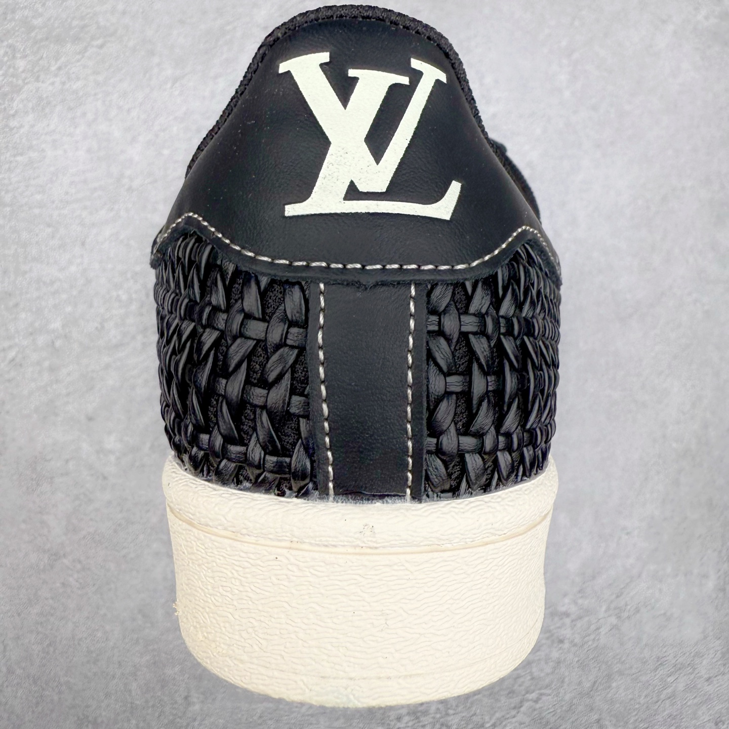 图片[8]-AD Originals Superstar 经典复古贝壳头板鞋 IE8878 诞生于1969年 是第一双将全皮面鞋 身与橡胶鞋头结合在一起的低帮篮球鞋 Superstar最开始 是作为高帮篮球鞋Pro Model的低帮版本而出现的 但因为其独特和醒目的橡胶鞋头造型而让大家熟知 被大家形象地称为\\\”shelltoe\\\”贝壳头 在70年代的美国职业篮球场上 接近3/4的NBA球员都将这双Superstar作为场上用鞋 80年代之后 经过不断的改良和发展 Superstar逐渐成为横跨时装、音乐、街头文化、休闲和运动等各大领域的时尚潮鞋 尺码：36 36.5 37 38 38.5 39 40 40.5 41 42 42.5 43 44 44.5 45-选品中心