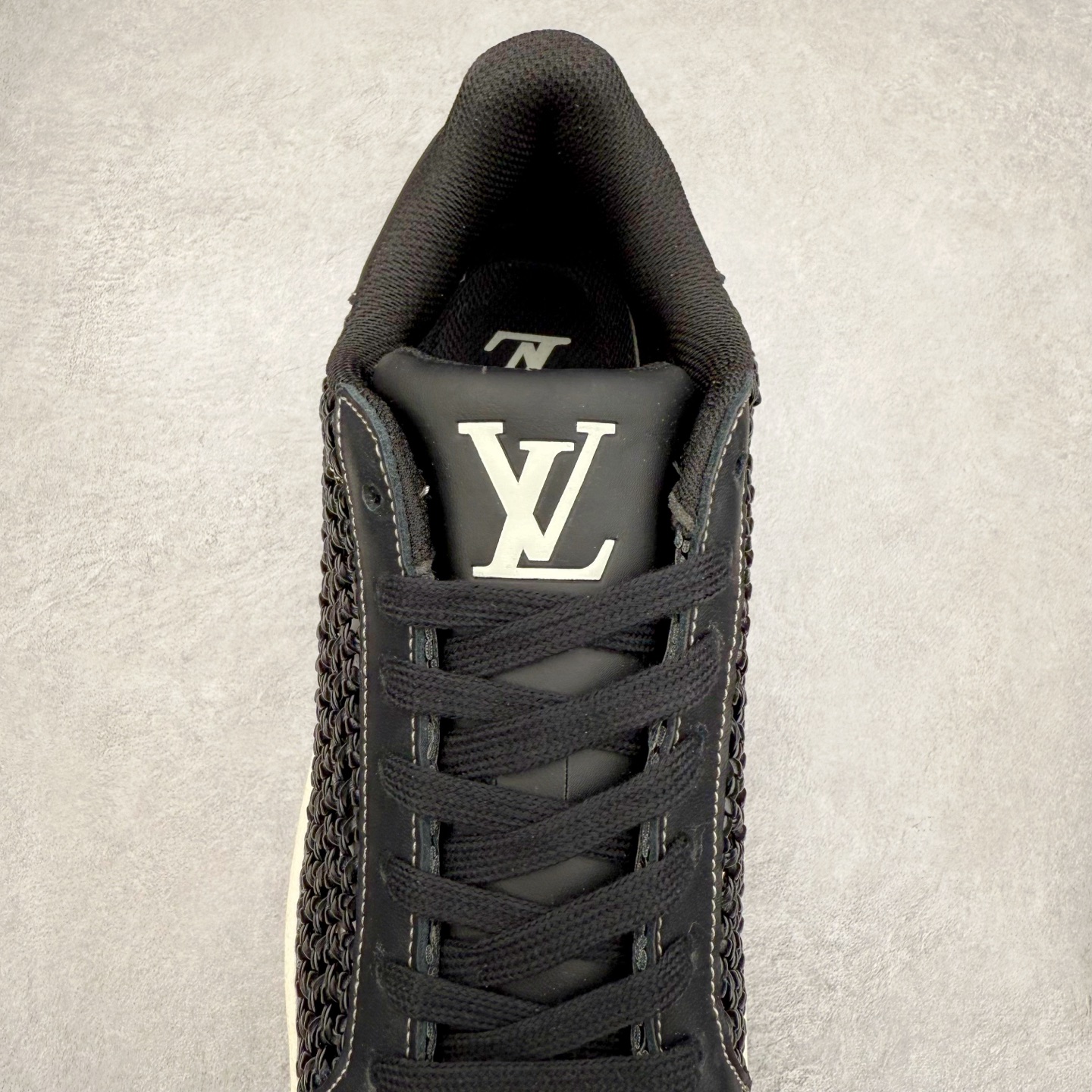 图片[5]-AD Originals Superstar 经典复古贝壳头板鞋 IE8878 诞生于1969年 是第一双将全皮面鞋 身与橡胶鞋头结合在一起的低帮篮球鞋 Superstar最开始 是作为高帮篮球鞋Pro Model的低帮版本而出现的 但因为其独特和醒目的橡胶鞋头造型而让大家熟知 被大家形象地称为\\\”shelltoe\\\”贝壳头 在70年代的美国职业篮球场上 接近3/4的NBA球员都将这双Superstar作为场上用鞋 80年代之后 经过不断的改良和发展 Superstar逐渐成为横跨时装、音乐、街头文化、休闲和运动等各大领域的时尚潮鞋 尺码：36 36.5 37 38 38.5 39 40 40.5 41 42 42.5 43 44 44.5 45-选品中心