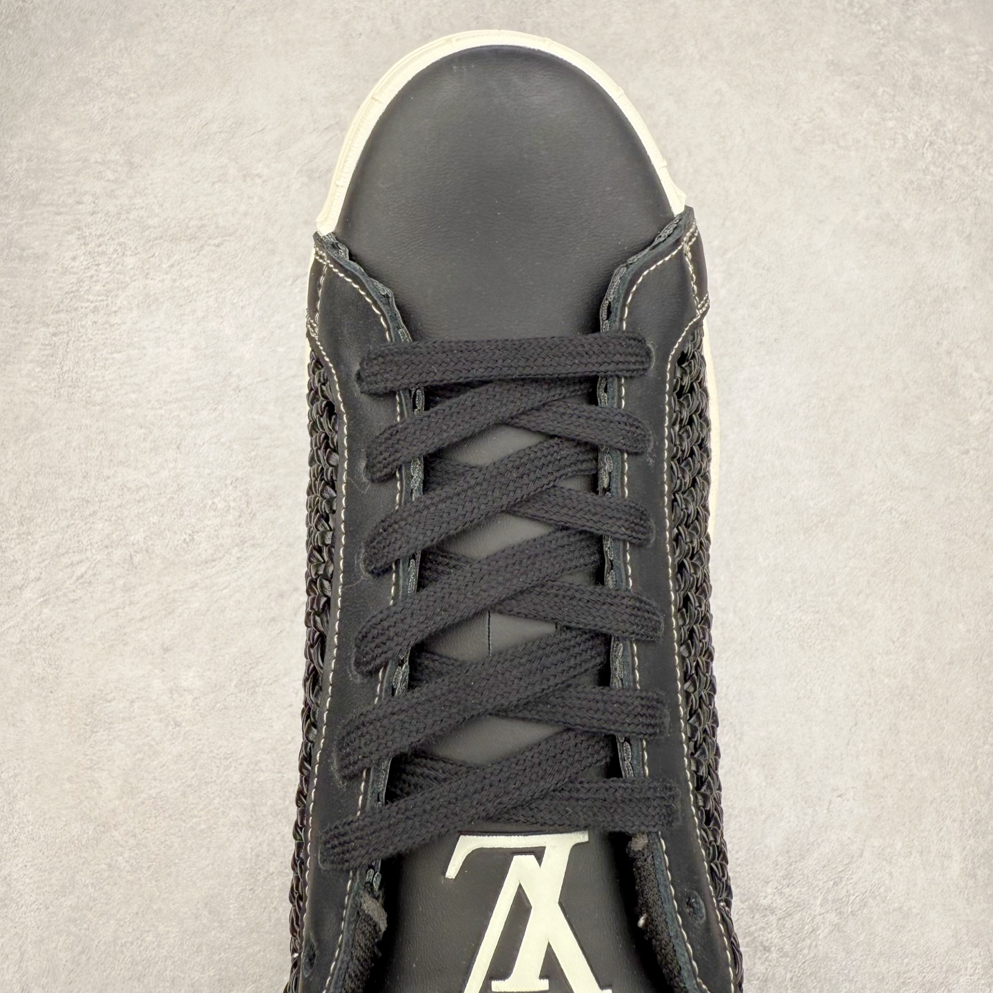 图片[4]-AD Originals Superstar 经典复古贝壳头板鞋 IE8878 诞生于1969年 是第一双将全皮面鞋 身与橡胶鞋头结合在一起的低帮篮球鞋 Superstar最开始 是作为高帮篮球鞋Pro Model的低帮版本而出现的 但因为其独特和醒目的橡胶鞋头造型而让大家熟知 被大家形象地称为\\\”shelltoe\\\”贝壳头 在70年代的美国职业篮球场上 接近3/4的NBA球员都将这双Superstar作为场上用鞋 80年代之后 经过不断的改良和发展 Superstar逐渐成为横跨时装、音乐、街头文化、休闲和运动等各大领域的时尚潮鞋 尺码：36 36.5 37 38 38.5 39 40 40.5 41 42 42.5 43 44 44.5 45-选品中心