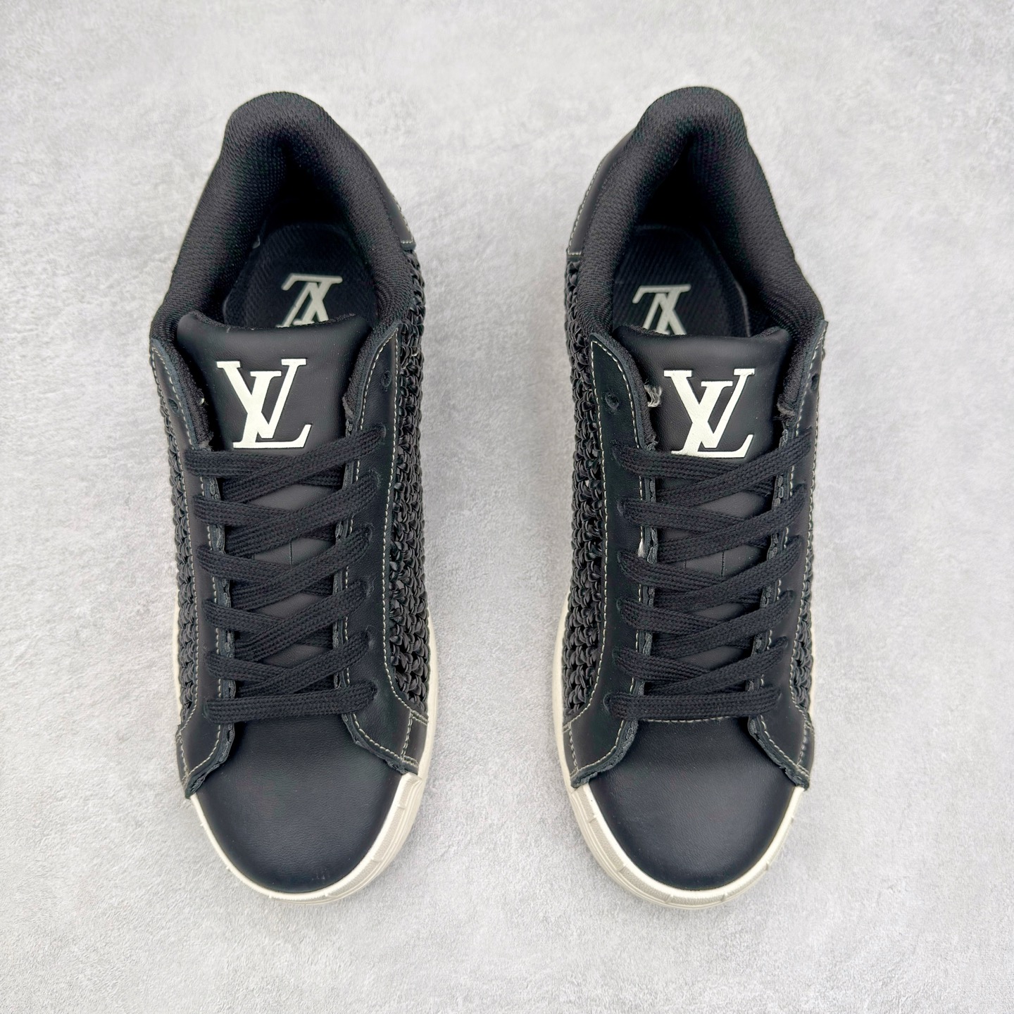 图片[2]-AD Originals Superstar 经典复古贝壳头板鞋 IE8878 诞生于1969年 是第一双将全皮面鞋 身与橡胶鞋头结合在一起的低帮篮球鞋 Superstar最开始 是作为高帮篮球鞋Pro Model的低帮版本而出现的 但因为其独特和醒目的橡胶鞋头造型而让大家熟知 被大家形象地称为\\\”shelltoe\\\”贝壳头 在70年代的美国职业篮球场上 接近3/4的NBA球员都将这双Superstar作为场上用鞋 80年代之后 经过不断的改良和发展 Superstar逐渐成为横跨时装、音乐、街头文化、休闲和运动等各大领域的时尚潮鞋 尺码：36 36.5 37 38 38.5 39 40 40.5 41 42 42.5 43 44 44.5 45-选品中心