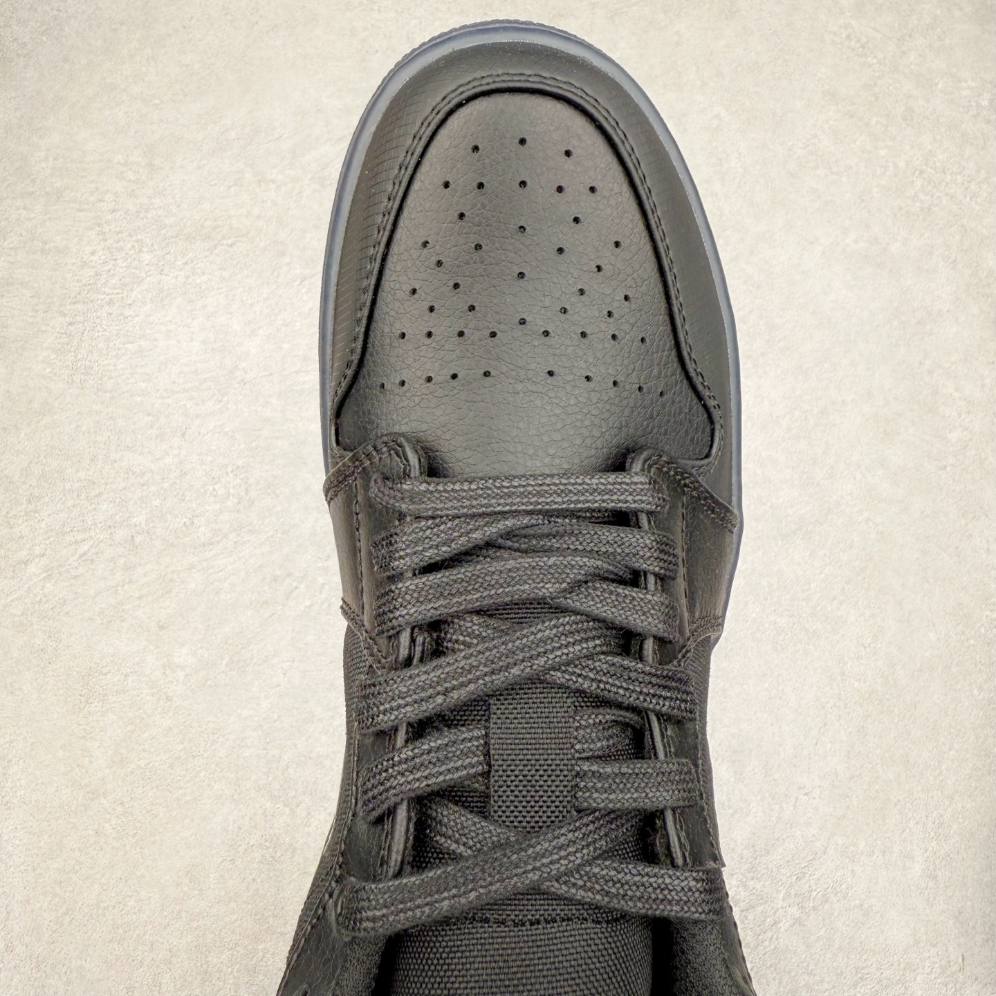 图片[4]-＃DT纯原 Air Jordan AJ1 Low 低帮 黑白 HV5968-001 终端优势供应 市面中低帮最具代表性版本没有之一 口碑大厂出品 品控大底版型不断改良更新 全套原纸板楦头开发 确保原汁原味 完美呈现版型 完美零毛边处理 原厂内置全掌气垫 价格定位良心 平台专用代工流水线出品 一眼公司既视感 拿到手的一瞬间就与众不同 碾压市面所有版本 全部原鞋开发 每一个配色都会采购原鞋确认细节 打破市面看图做货无好货之说 尺码：35.5 36 36.5 37.5 38 38.5 39 40 40.5 41 42 42.5 43 44 44.5 45 46-选品中心