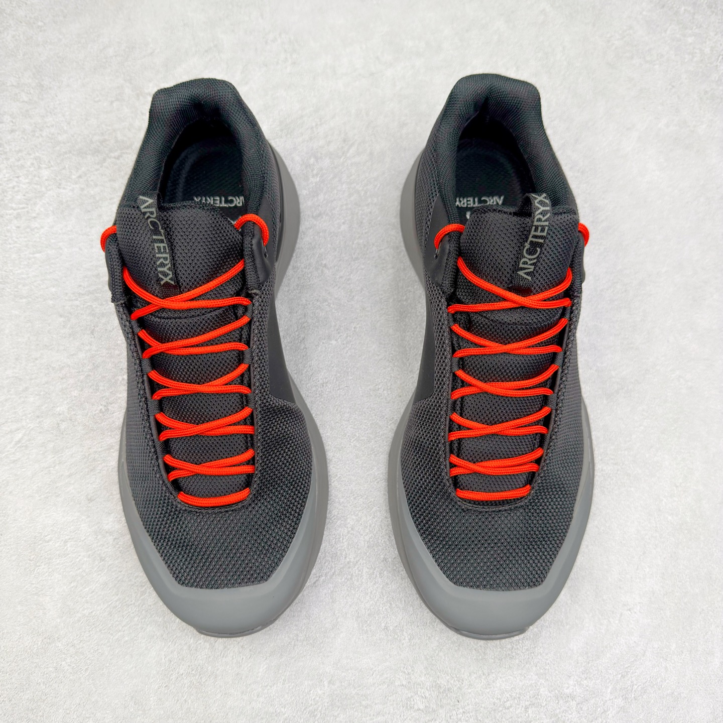 图片[2]-＃HP Arcteryx Kopec GTX 始祖鸟户外防水透气低帮徒步登山鞋 Arcteryx中文名始祖鸟，加拿大户外服饰品牌，1989年创立于加拿大温哥华。始祖鸟来自加拿大海岸山脉，植根高山的专业户外品牌，始终秉承对精湛设计和工艺孜孜以求的准则。从1989年创立至今，Arcteryx始终不断在产品设计与做工上不惜工本，以满足始祖鸟的标准。品质、设计以及精简的理念造就了其良好的性能，并能满足严苛环境下的使用需求。尺码：39 40 41 42 43 44 45-选品中心