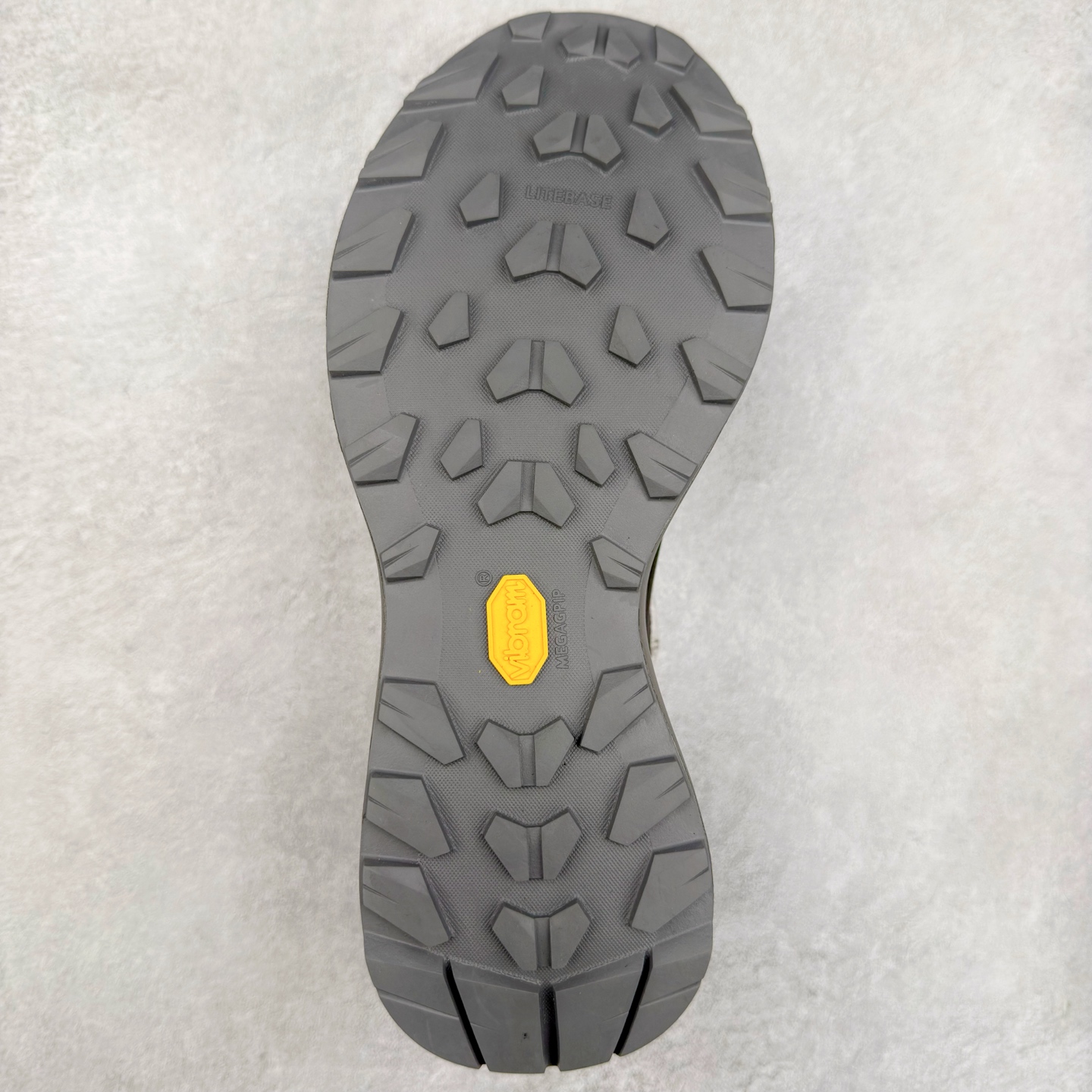 图片[9]-＃HP Arcteryx Kopec GTX 始祖鸟户外防水透气低帮徒步登山鞋 Arcteryx中文名始祖鸟，加拿大户外服饰品牌，1989年创立于加拿大温哥华。始祖鸟来自加拿大海岸山脉，植根高山的专业户外品牌，始终秉承对精湛设计和工艺孜孜以求的准则。从1989年创立至今，Arcteryx始终不断在产品设计与做工上不惜工本，以满足始祖鸟的标准。品质、设计以及精简的理念造就了其良好的性能，并能满足严苛环境下的使用需求。尺码：39 40 41 42 43 44 45-选品中心