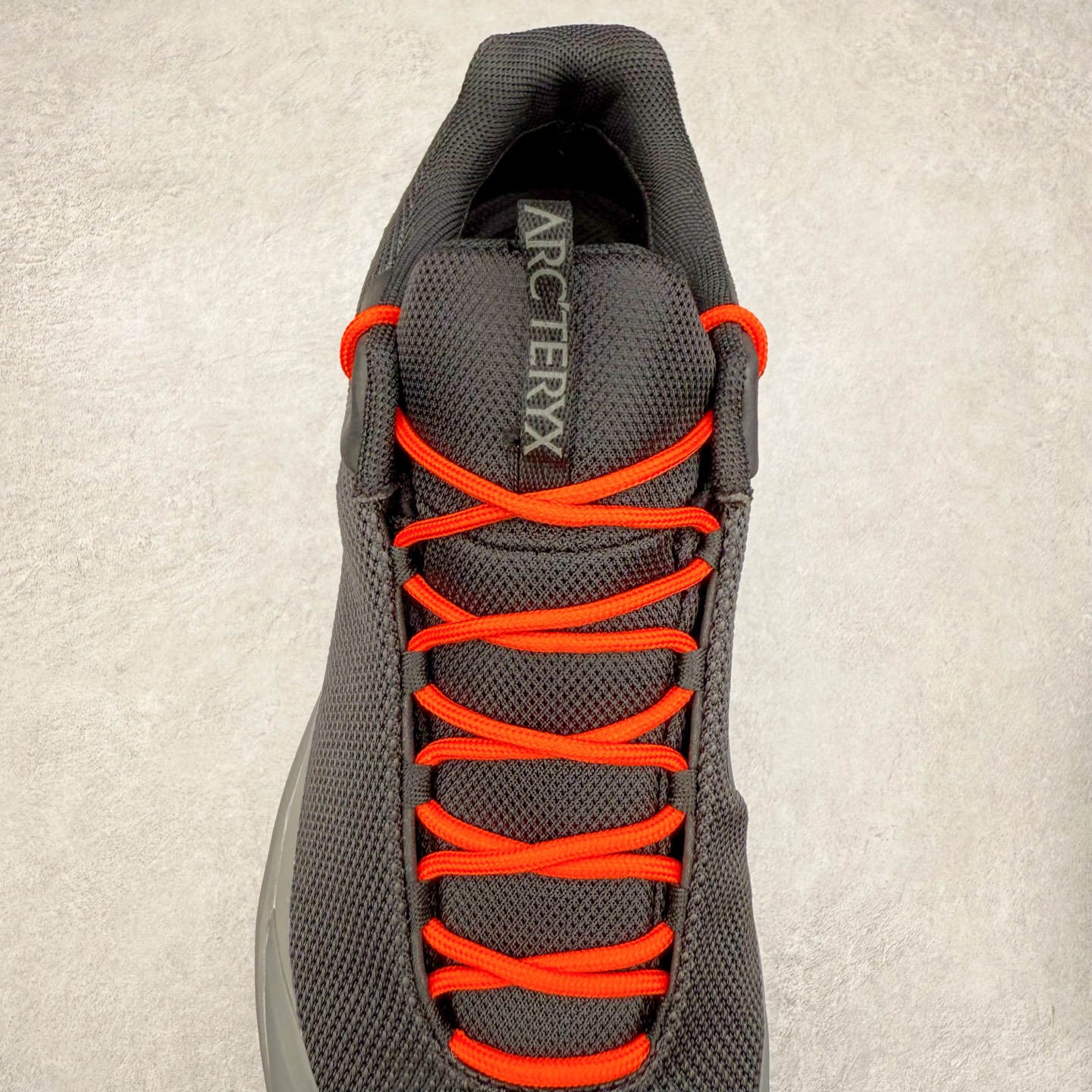 图片[5]-＃HP Arcteryx Kopec GTX 始祖鸟户外防水透气低帮徒步登山鞋 Arcteryx中文名始祖鸟，加拿大户外服饰品牌，1989年创立于加拿大温哥华。始祖鸟来自加拿大海岸山脉，植根高山的专业户外品牌，始终秉承对精湛设计和工艺孜孜以求的准则。从1989年创立至今，Arcteryx始终不断在产品设计与做工上不惜工本，以满足始祖鸟的标准。品质、设计以及精简的理念造就了其良好的性能，并能满足严苛环境下的使用需求。尺码：39 40 41 42 43 44 45-选品中心