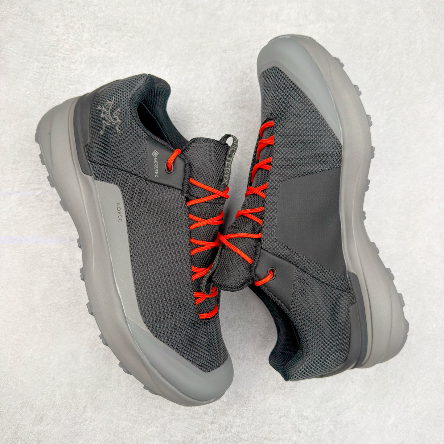 图片[3]-＃HP Arcteryx Kopec GTX 始祖鸟户外防水透气低帮徒步登山鞋 Arcteryx中文名始祖鸟，加拿大户外服饰品牌，1989年创立于加拿大温哥华。始祖鸟来自加拿大海岸山脉，植根高山的专业户外品牌，始终秉承对精湛设计和工艺孜孜以求的准则。从1989年创立至今，Arcteryx始终不断在产品设计与做工上不惜工本，以满足始祖鸟的标准。品质、设计以及精简的理念造就了其良好的性能，并能满足严苛环境下的使用需求。尺码：39 40 41 42 43 44 45-选品中心