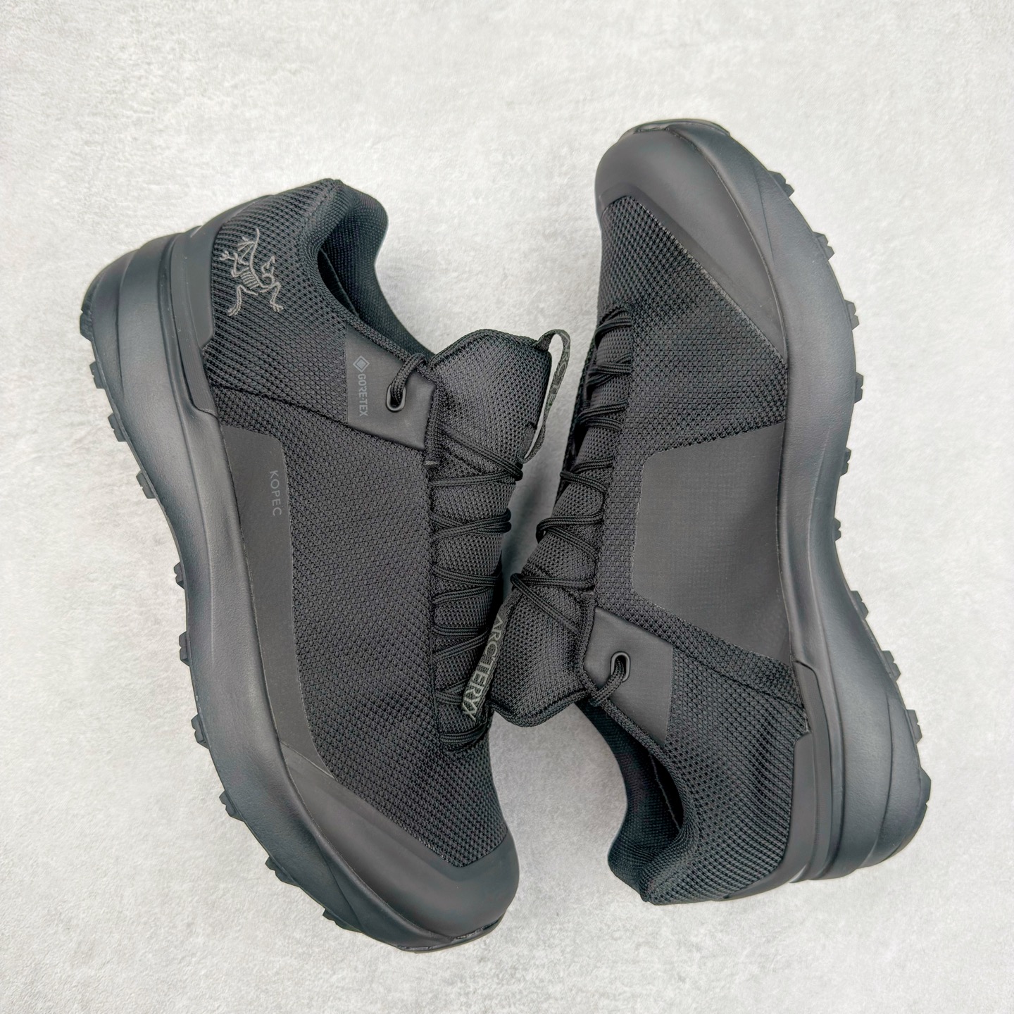 图片[3]-＃HP Arcteryx Kopec GTX 始祖鸟户外防水透气低帮徒步登山鞋 Arcteryx中文名始祖鸟，加拿大户外服饰品牌，1989年创立于加拿大温哥华。始祖鸟来自加拿大海岸山脉，植根高山的专业户外品牌，始终秉承对精湛设计和工艺孜孜以求的准则。从1989年创立至今，Arcteryx始终不断在产品设计与做工上不惜工本，以满足始祖鸟的标准。品质、设计以及精简的理念造就了其良好的性能，并能满足严苛环境下的使用需求。尺码：39 40 41 42 43 44 45-选品中心