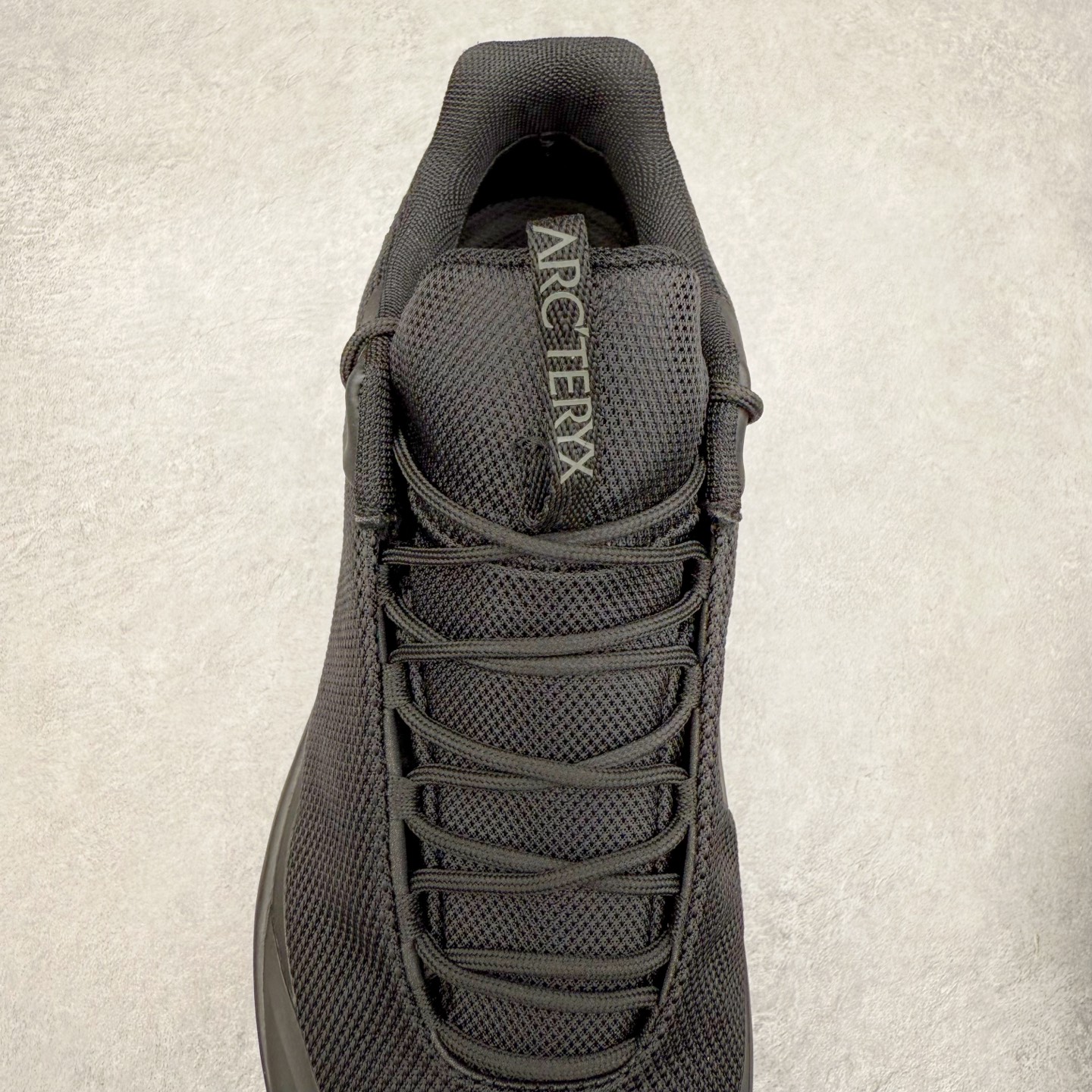 图片[5]-＃HP Arcteryx Kopec GTX 始祖鸟户外防水透气低帮徒步登山鞋 Arcteryx中文名始祖鸟，加拿大户外服饰品牌，1989年创立于加拿大温哥华。始祖鸟来自加拿大海岸山脉，植根高山的专业户外品牌，始终秉承对精湛设计和工艺孜孜以求的准则。从1989年创立至今，Arcteryx始终不断在产品设计与做工上不惜工本，以满足始祖鸟的标准。品质、设计以及精简的理念造就了其良好的性能，并能满足严苛环境下的使用需求。尺码：39 40 41 42 43 44 45-选品中心