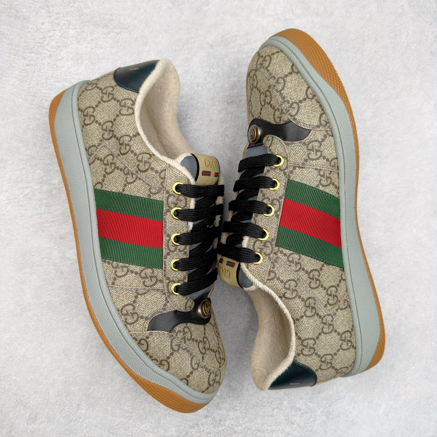 图片[3]-＃纯原 Gucci 古驰 Screener 运动休闲时装奢侈品系列 GG珐琅扣 擦脏做旧小脏鞋 高端零售海淘商家混卖版本 东莞纯原品质 原鞋对照工艺生产 原厂一致色泽度玛瑙珐琅GG扣 原版一致鞋舌鞋带处擦脏工艺 全套原版包装外盒配件 意大利进口磨砂头层牛皮 后跟原版一致哑光丝印烫金字体 后跟和原版一致有随机擦脏擦破皮效果正品每双都会有的工艺（中底内侧松紧带官网一致5465517正品产地编码 全网独家复刻细节 ）同源出厂真丝绸防尘鞋套袋 原装雪梨形超软沙绒纸团，工艺无缝细空胶技术，原版一致私模开发大底 全网独家。文案真实见鞋可对比文案 见鞋可对比正品 完全不吹嘘 全网最好的脏鞋版本 原版官方半码 最大到46 市售最顶级 配色最全版本 尺码：40 40.5 41 41.5 42 42.5 43 43.5 44 45 46-选品中心