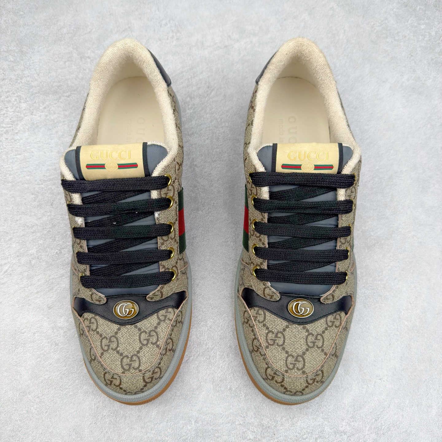 图片[2]-＃纯原 Gucci 古驰 Screener 运动休闲时装奢侈品系列 GG珐琅扣 擦脏做旧小脏鞋 高端零售海淘商家混卖版本 东莞纯原品质 原鞋对照工艺生产 原厂一致色泽度玛瑙珐琅GG扣 原版一致鞋舌鞋带处擦脏工艺 全套原版包装外盒配件 意大利进口磨砂头层牛皮 后跟原版一致哑光丝印烫金字体 后跟和原版一致有随机擦脏擦破皮效果正品每双都会有的工艺（中底内侧松紧带官网一致5465517正品产地编码 全网独家复刻细节 ）同源出厂真丝绸防尘鞋套袋 原装雪梨形超软沙绒纸团，工艺无缝细空胶技术，原版一致私模开发大底 全网独家。文案真实见鞋可对比文案 见鞋可对比正品 完全不吹嘘 全网最好的脏鞋版本 原版官方半码 最大到46 市售最顶级 配色最全版本 尺码：40 40.5 41 41.5 42 42.5 43 43.5 44 45 46-选品中心