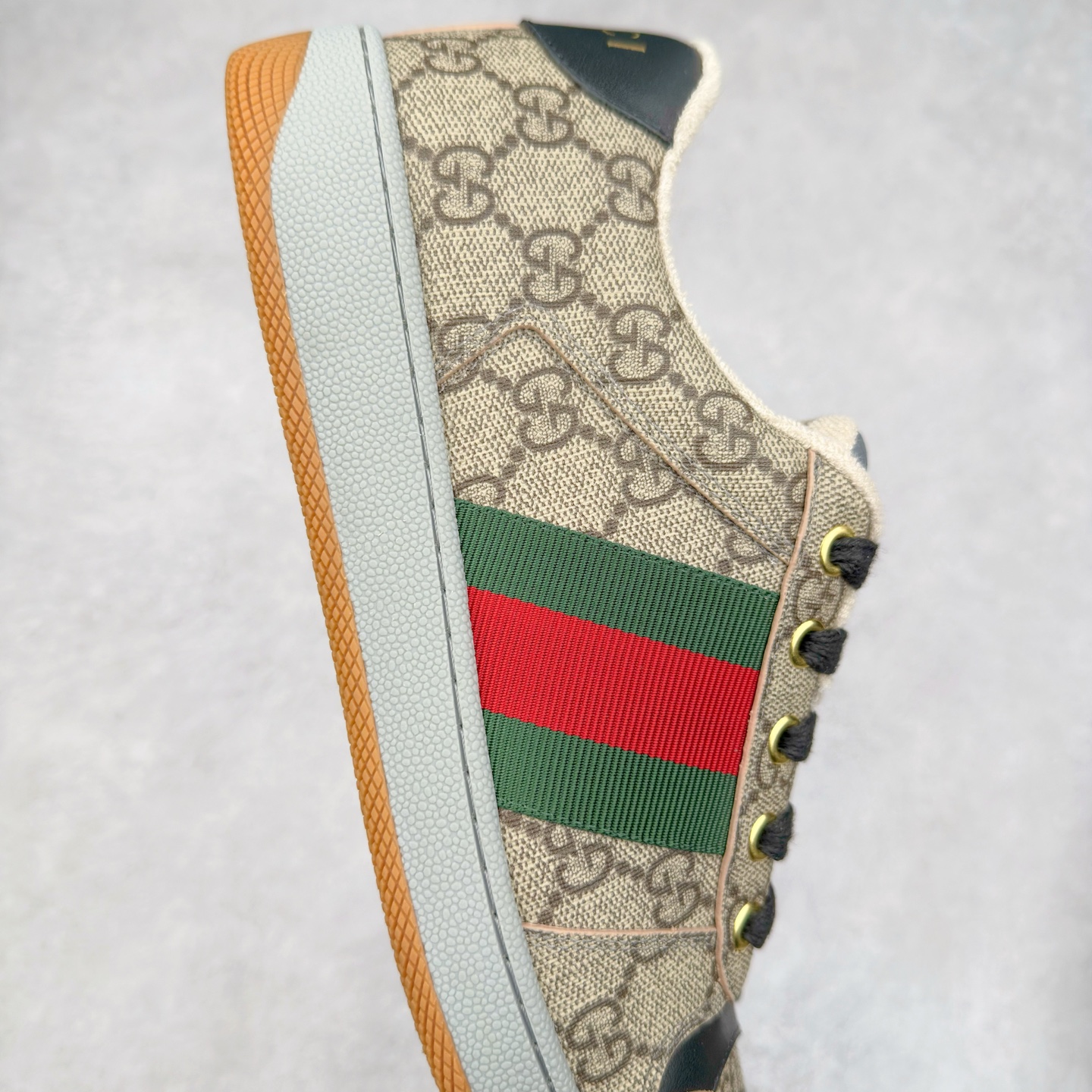 图片[6]-＃纯原 Gucci 古驰 Screener 运动休闲时装奢侈品系列 GG珐琅扣 擦脏做旧小脏鞋 高端零售海淘商家混卖版本 东莞纯原品质 原鞋对照工艺生产 原厂一致色泽度玛瑙珐琅GG扣 原版一致鞋舌鞋带处擦脏工艺 全套原版包装外盒配件 意大利进口磨砂头层牛皮 后跟原版一致哑光丝印烫金字体 后跟和原版一致有随机擦脏擦破皮效果正品每双都会有的工艺（中底内侧松紧带官网一致5465517正品产地编码 全网独家复刻细节 ）同源出厂真丝绸防尘鞋套袋 原装雪梨形超软沙绒纸团，工艺无缝细空胶技术，原版一致私模开发大底 全网独家。文案真实见鞋可对比文案 见鞋可对比正品 完全不吹嘘 全网最好的脏鞋版本 原版官方半码 最大到46 市售最顶级 配色最全版本 尺码：40 40.5 41 41.5 42 42.5 43 43.5 44 45 46-选品中心