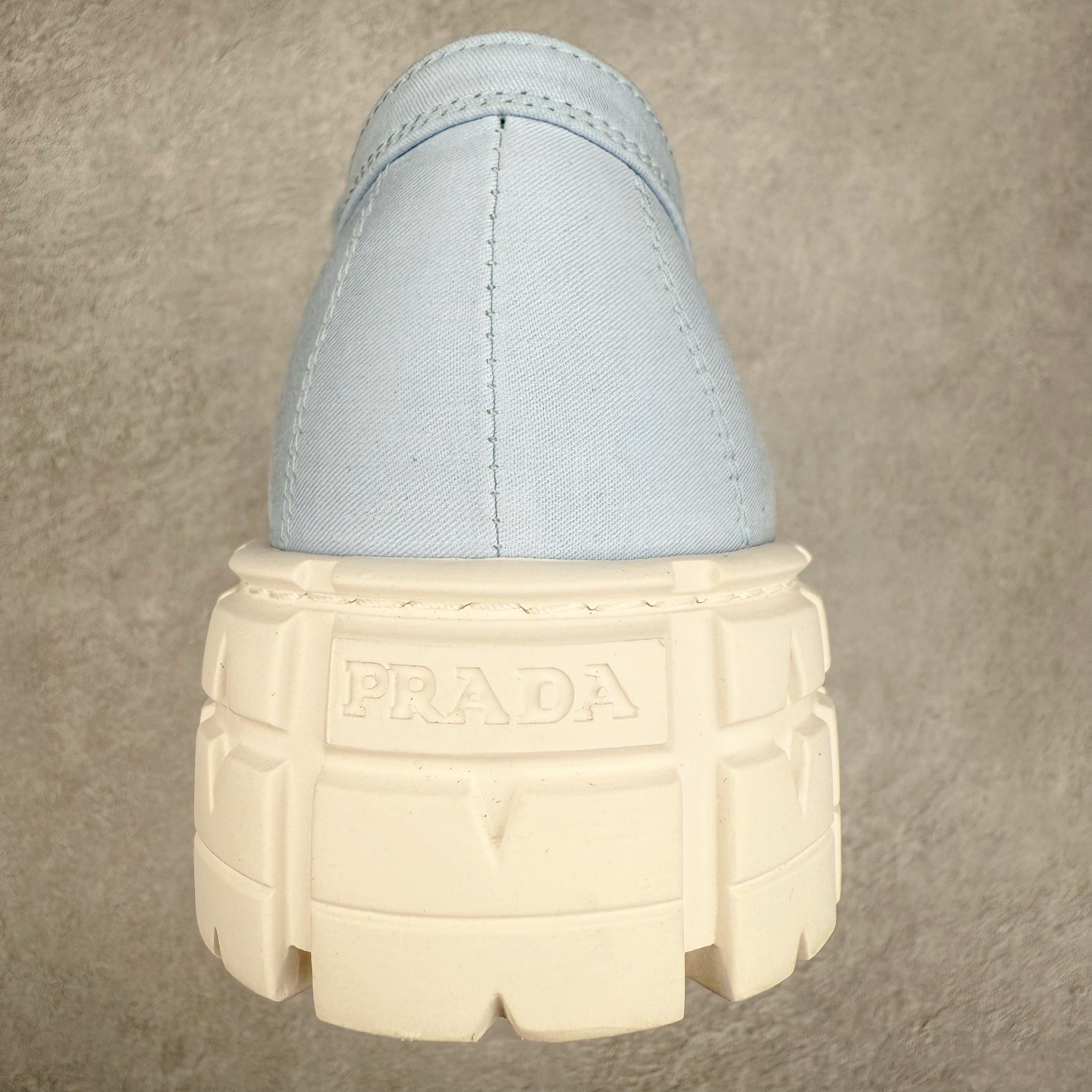 图片[8]-PRADA 普拉达2024新款厚底水洗帆布鞋 内里羊皮 最新厚底时尚走秀单鞋 重版推出 优雅大方 大底 一比一开模底 原版包装 跟高5cm 原版金属三角扣 四色供应 黑 白 浅粉 浅蓝 尺码 35 36 37 38 39 40-选品中心