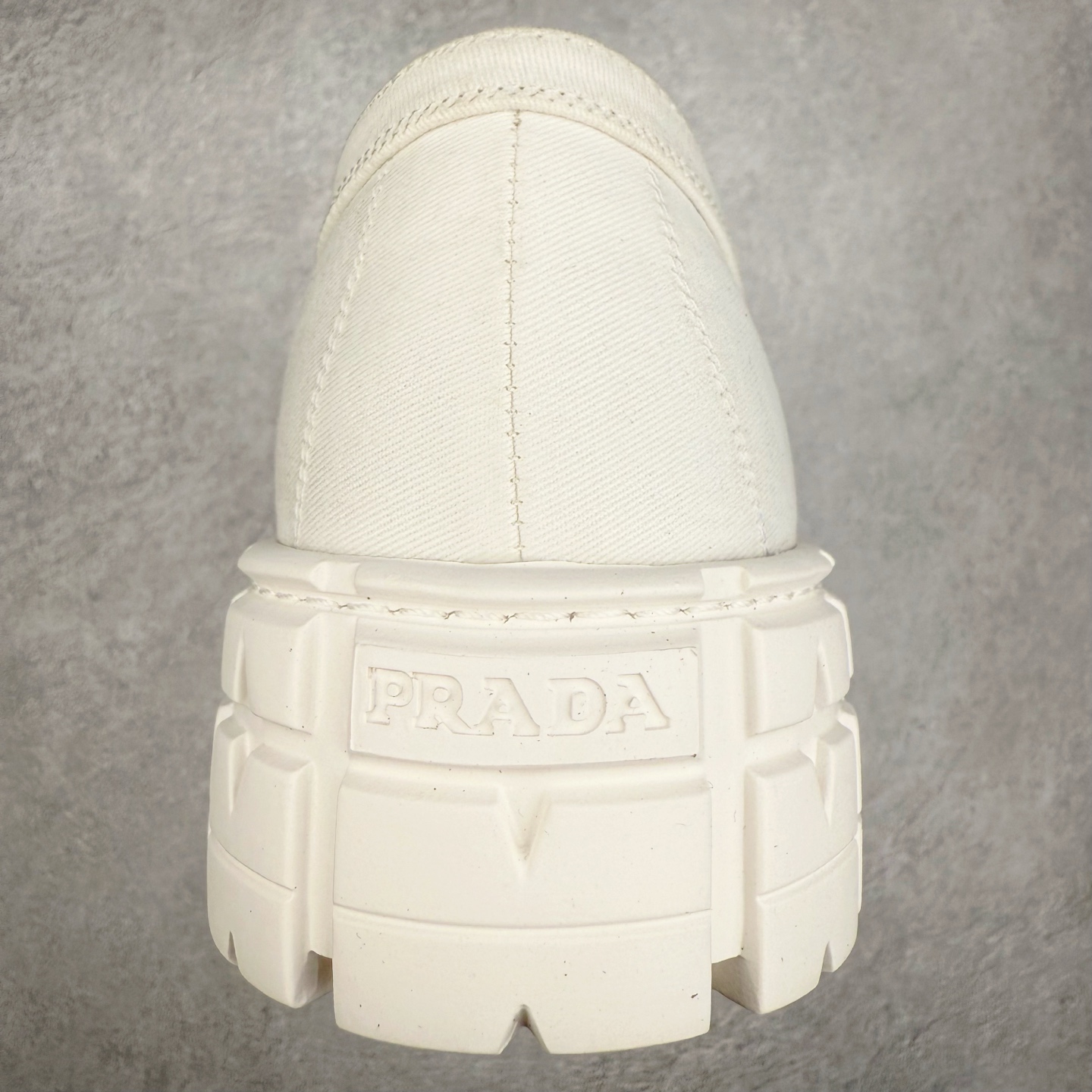 图片[8]-PRADA 普拉达2024新款厚底水洗帆布鞋 内里羊皮 最新厚底时尚走秀单鞋 重版推出 优雅大方 大底 一比一开模底 原版包装 跟高5cm 原版金属三角扣 四色供应 黑 白 浅粉 浅蓝 尺码 35 36 37 38 39 40-选品中心